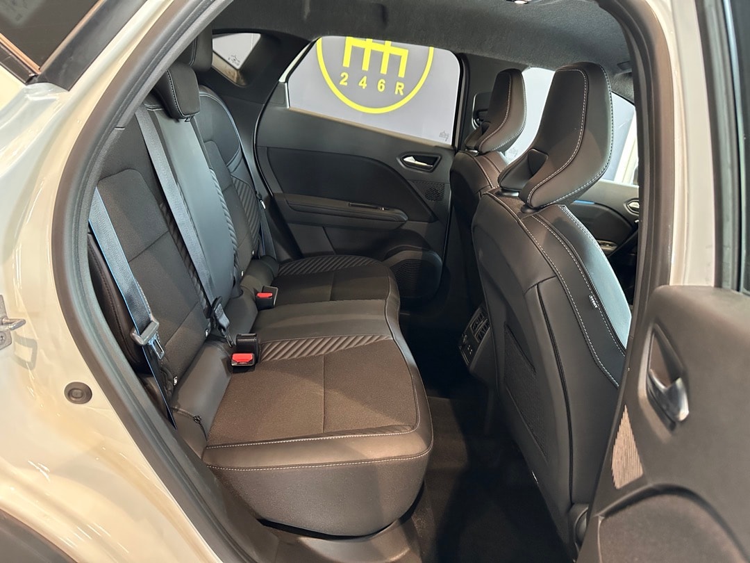 RENAULT Captur 1.3 TCe Esprit Alpine EDC-image-19