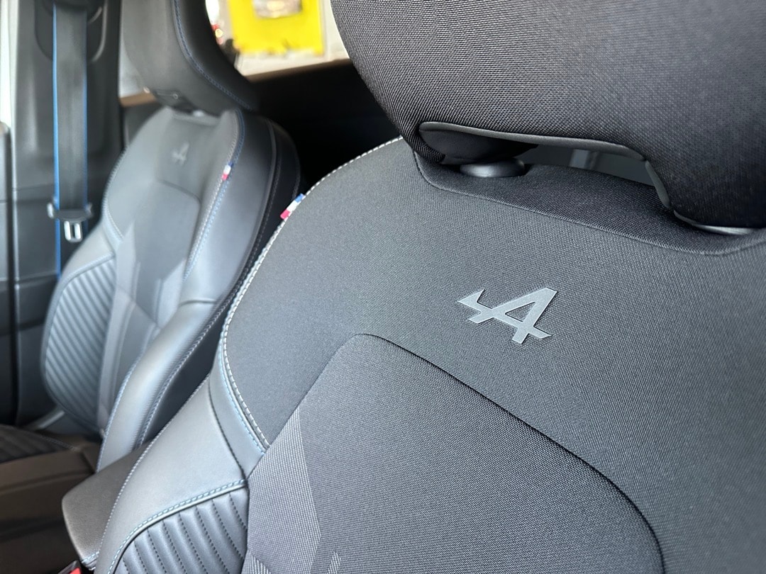 RENAULT Captur 1.3 TCe Esprit Alpine EDC-image-18