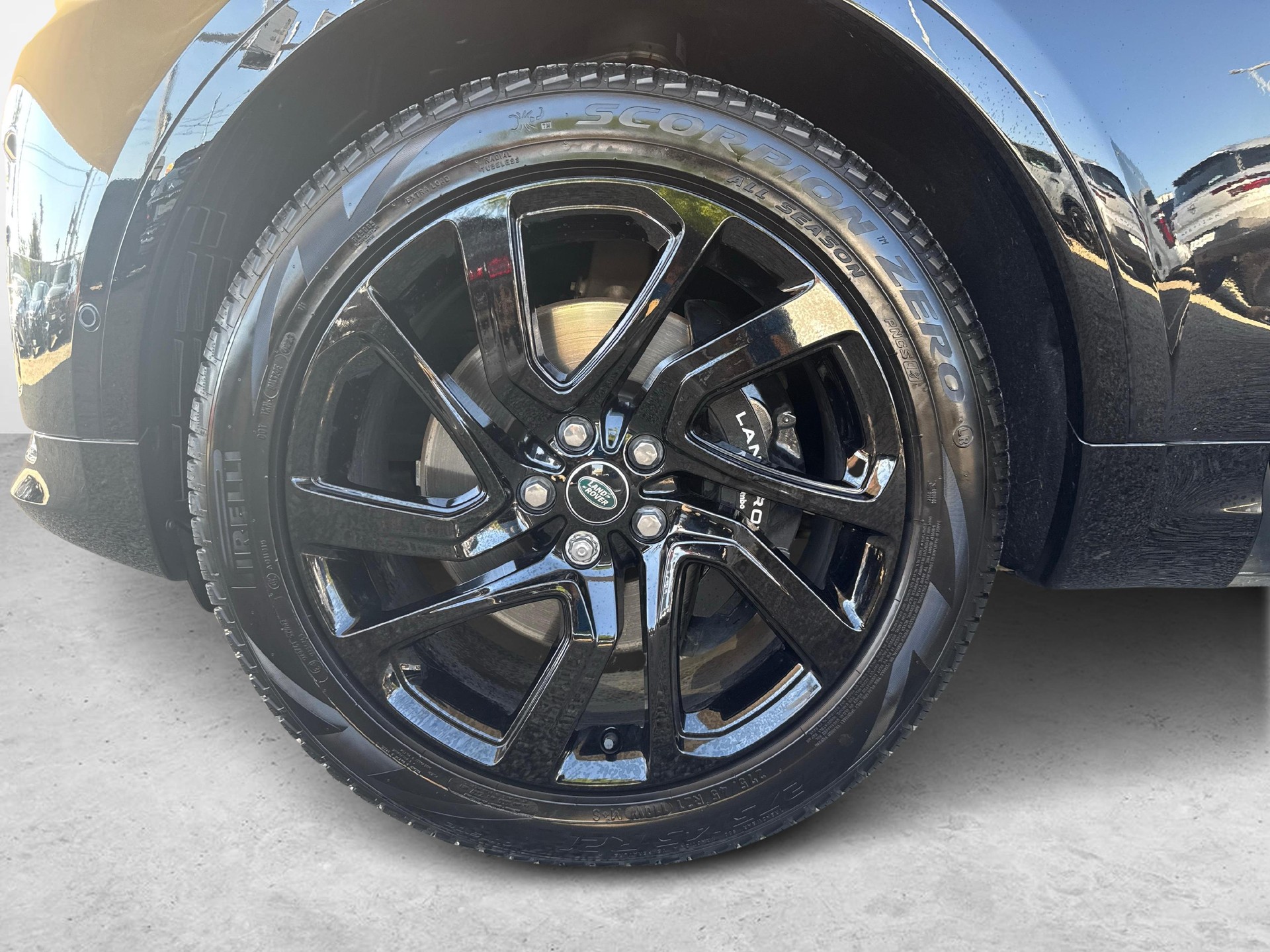 LAND ROVER Discovery 3.0 D I6 300 Metropolitan Edition-image-19
