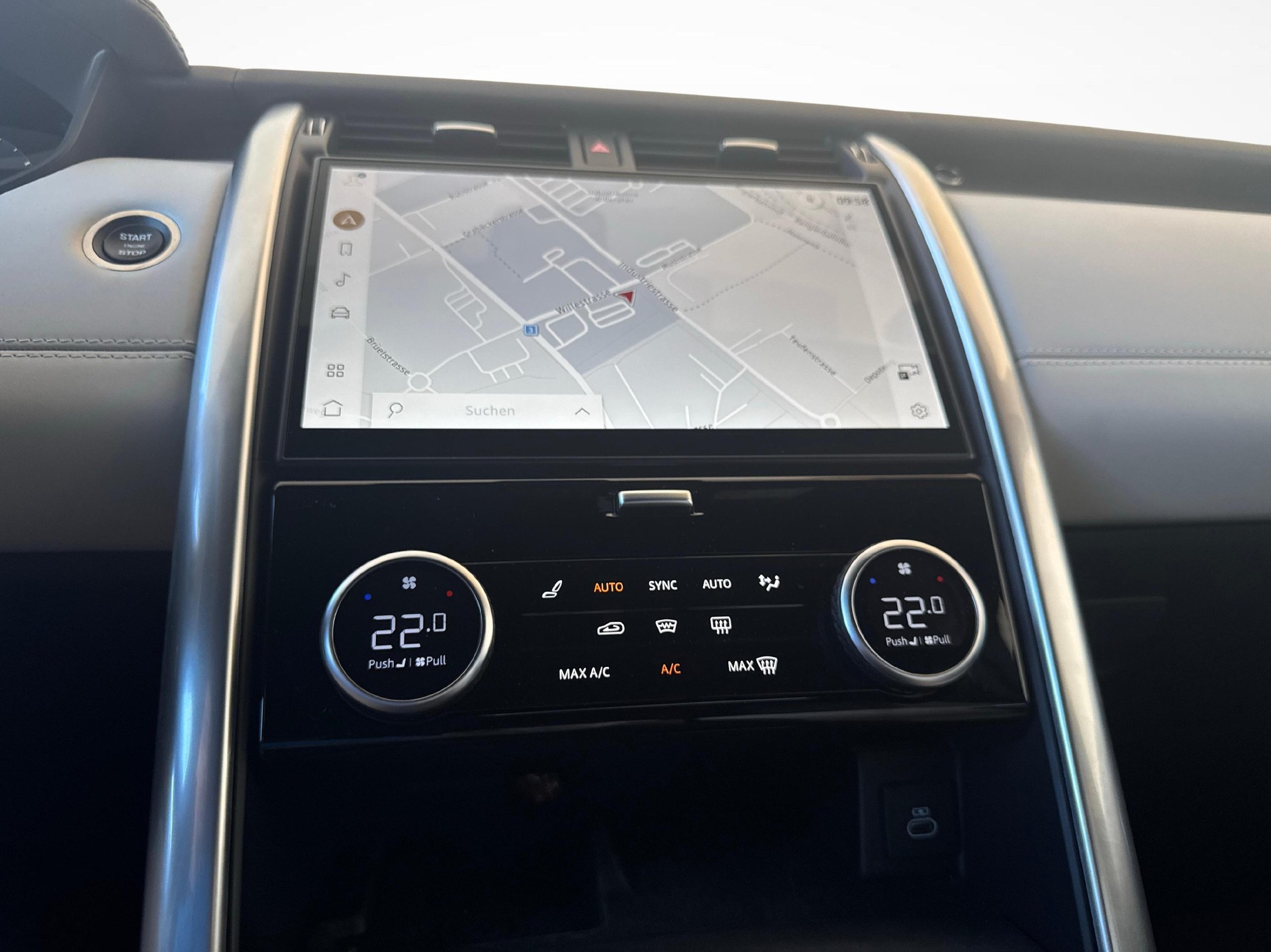 LAND ROVER Discovery 3.0 D I6 300 Metropolitan Edition-image-15
