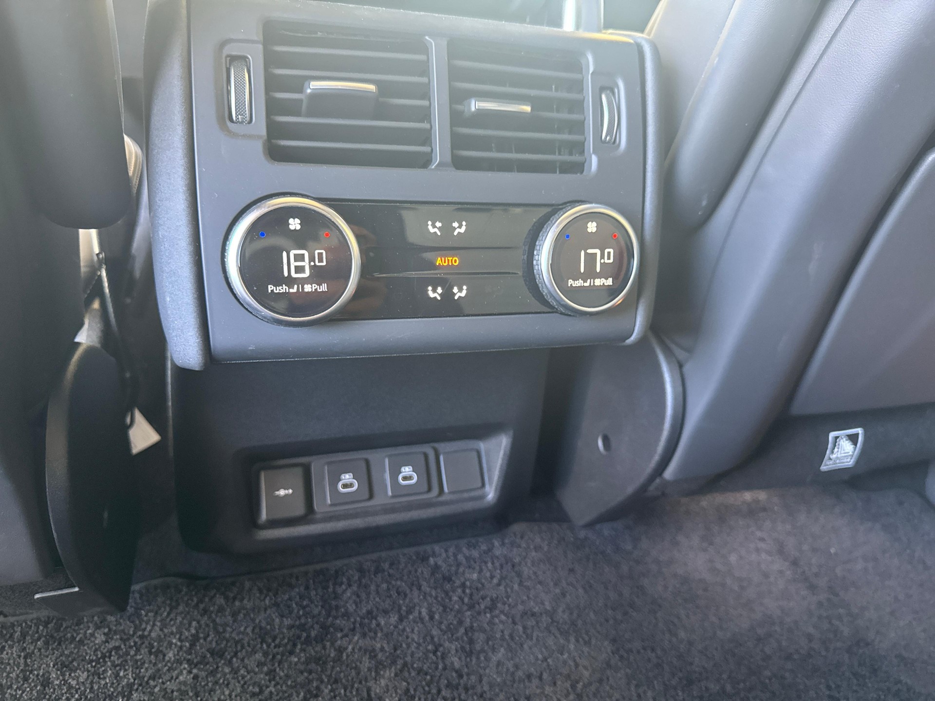 LAND ROVER Discovery 3.0 D I6 300 Metropolitan Edition-image-18