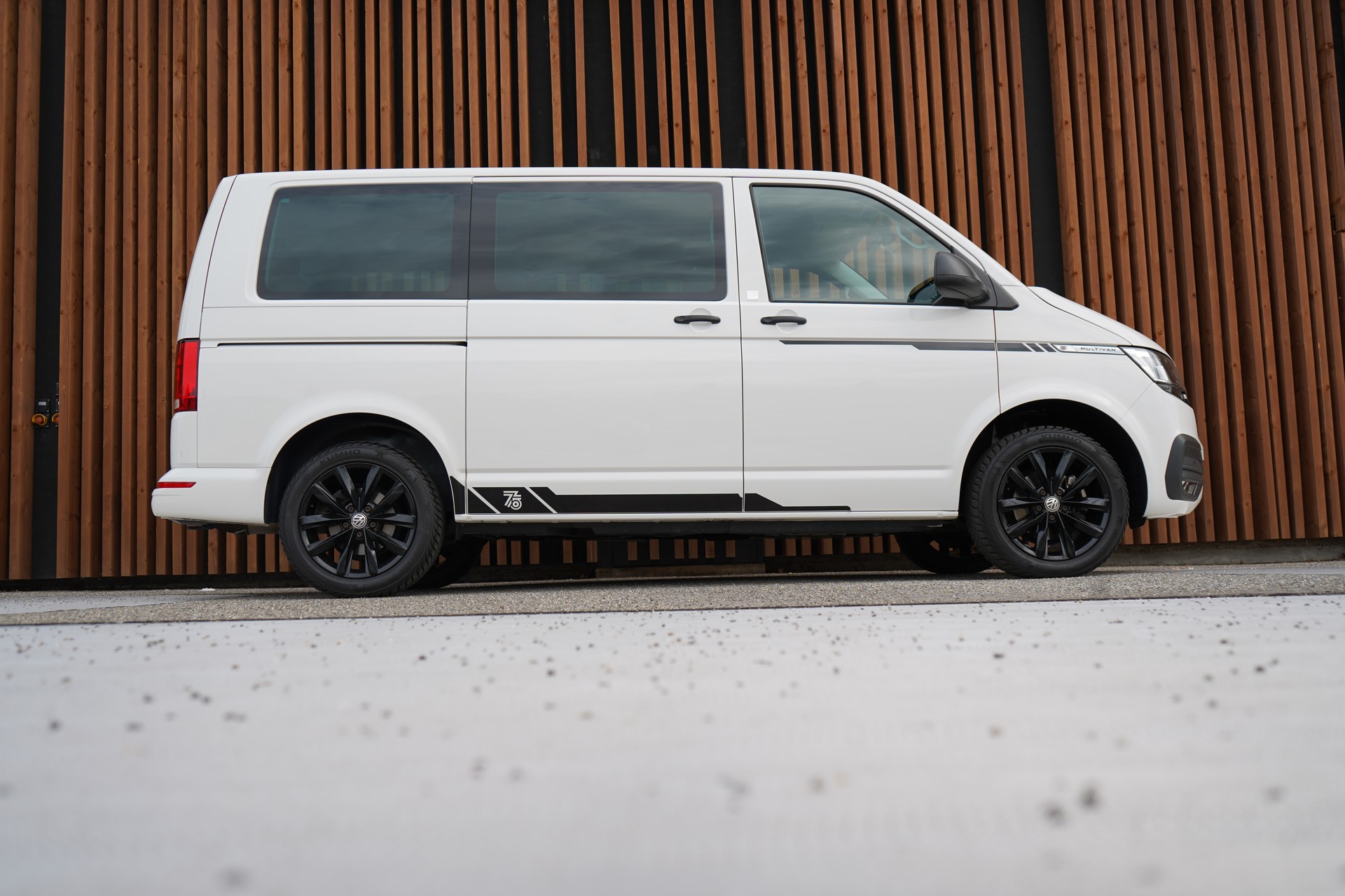 VW T6.1 MULTIVAN 2.0 TDI TRENDLINE LIBERTY DSG l 150 PS-image-0