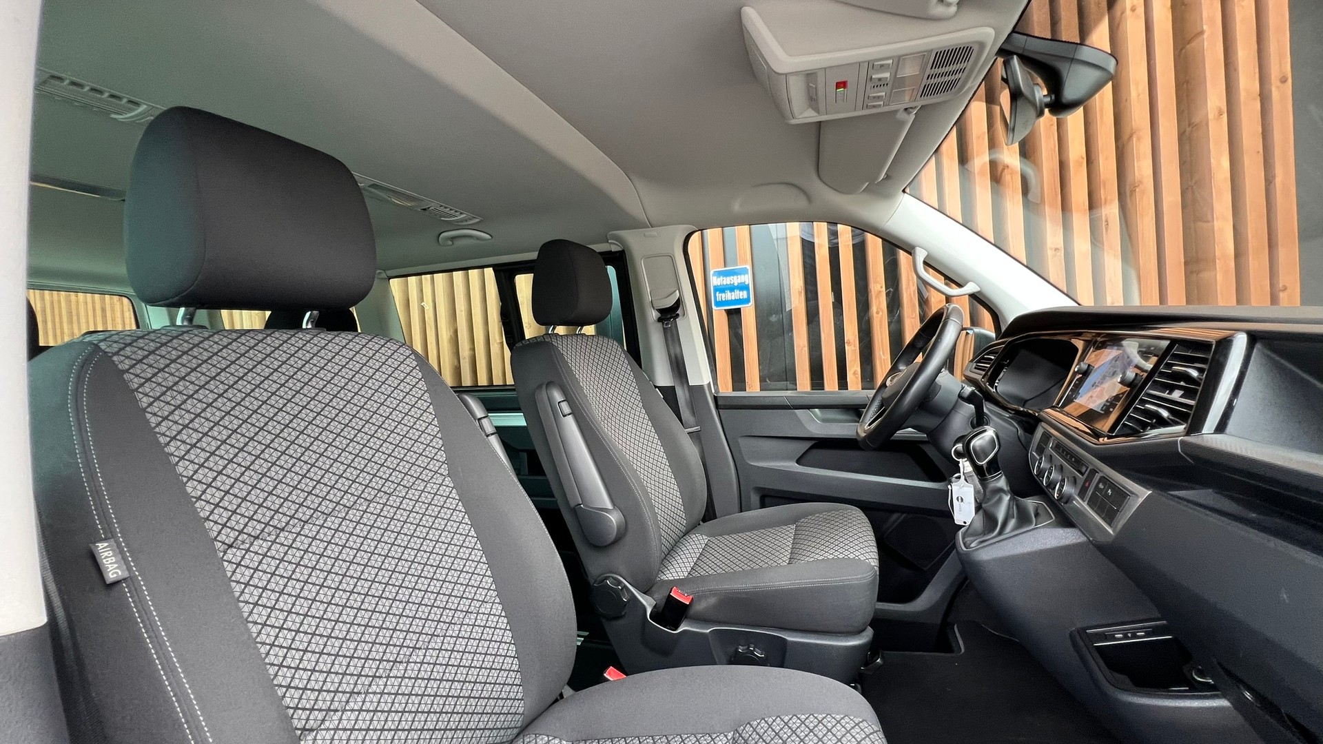 VW T6.1 MULTIVAN 2.0 TDI TRENDLINE LIBERTY DSG l 150 PS-image-22