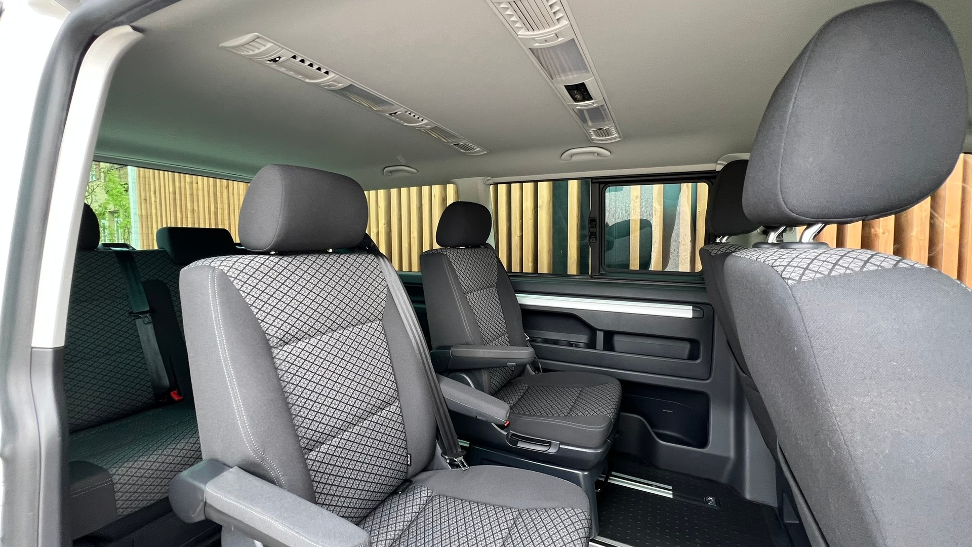 VW T6.1 MULTIVAN 2.0 TDI TRENDLINE LIBERTY DSG l 150 PS-image-25