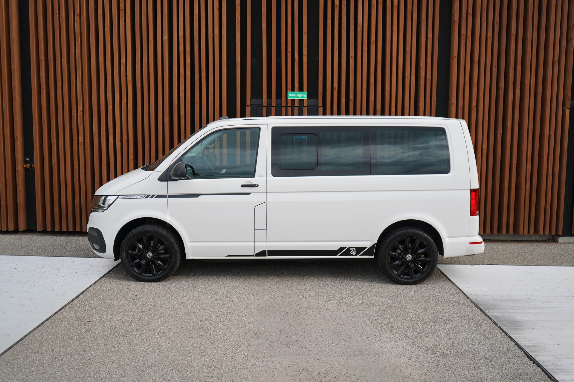 VW T6.1 MULTIVAN 2.0 TDI TRENDLINE LIBERTY DSG l 150 PS-image-3
