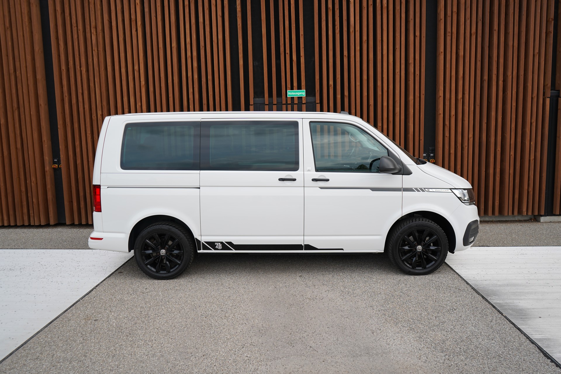 VW T6.1 MULTIVAN 2.0 TDI TRENDLINE LIBERTY DSG l 150 PS-image-2