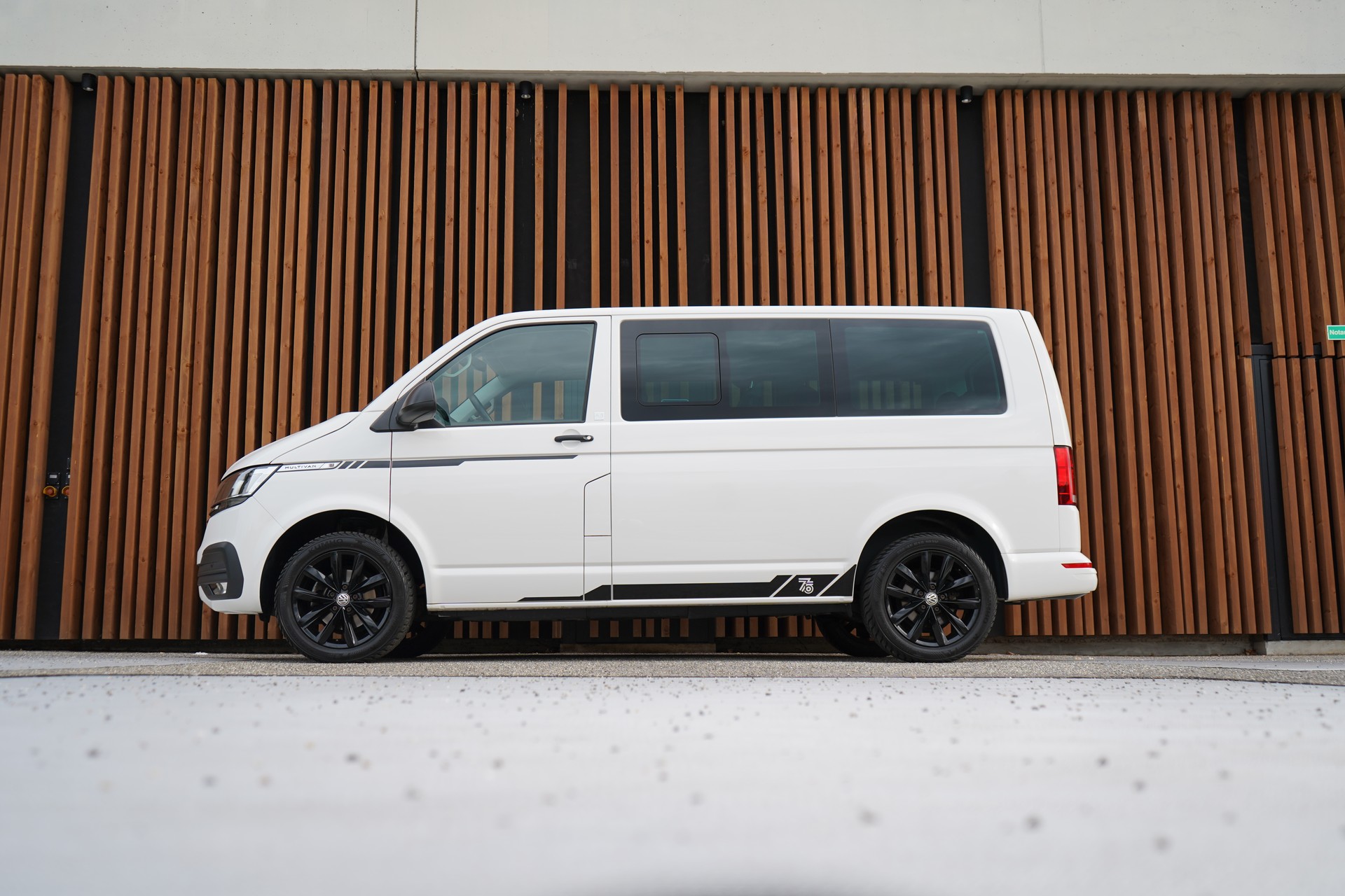 VW T6.1 MULTIVAN 2.0 TDI TRENDLINE LIBERTY DSG l 150 PS-image-1