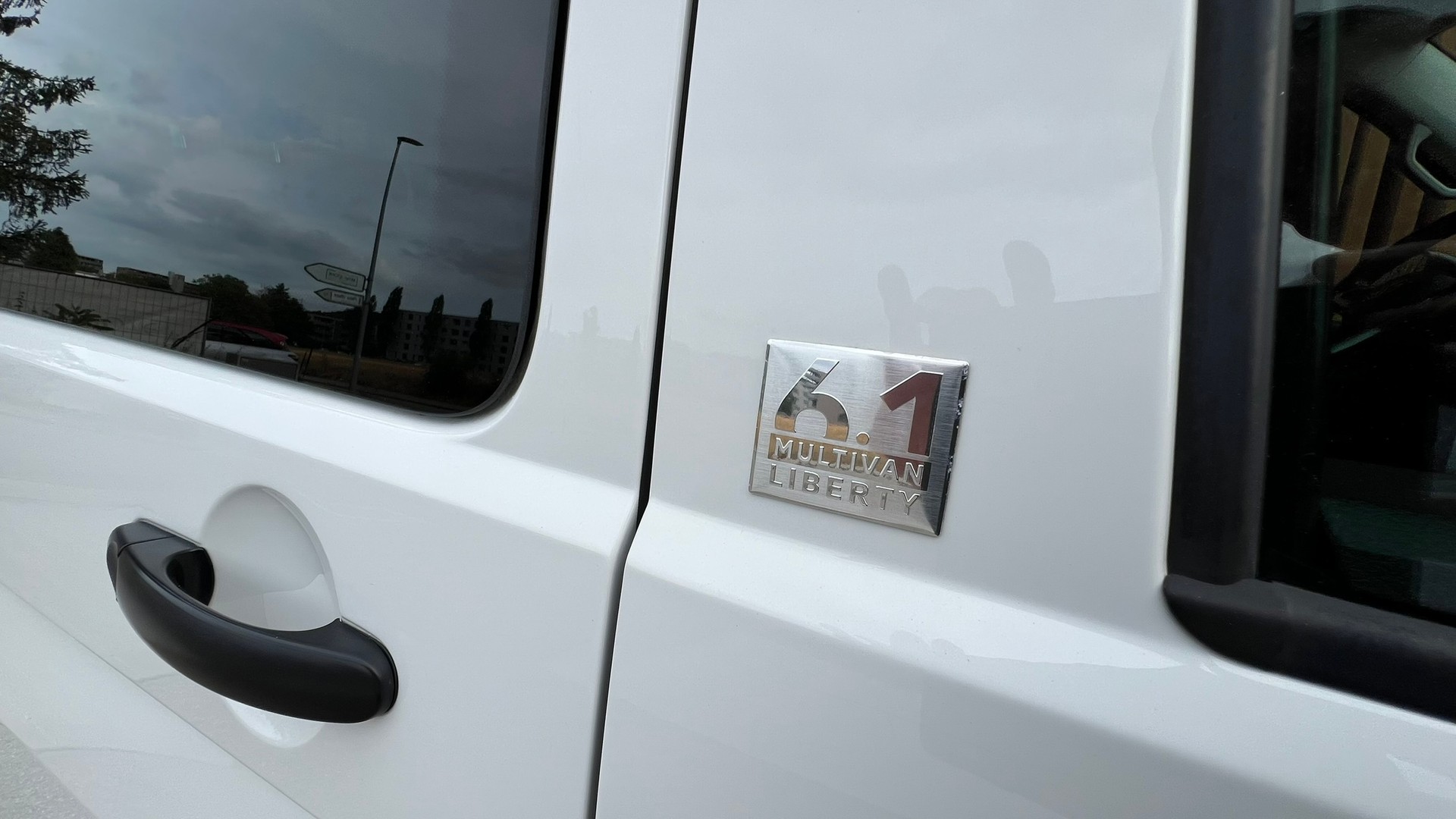 VW T6.1 MULTIVAN 2.0 TDI TRENDLINE LIBERTY DSG l 150 PS-image-4