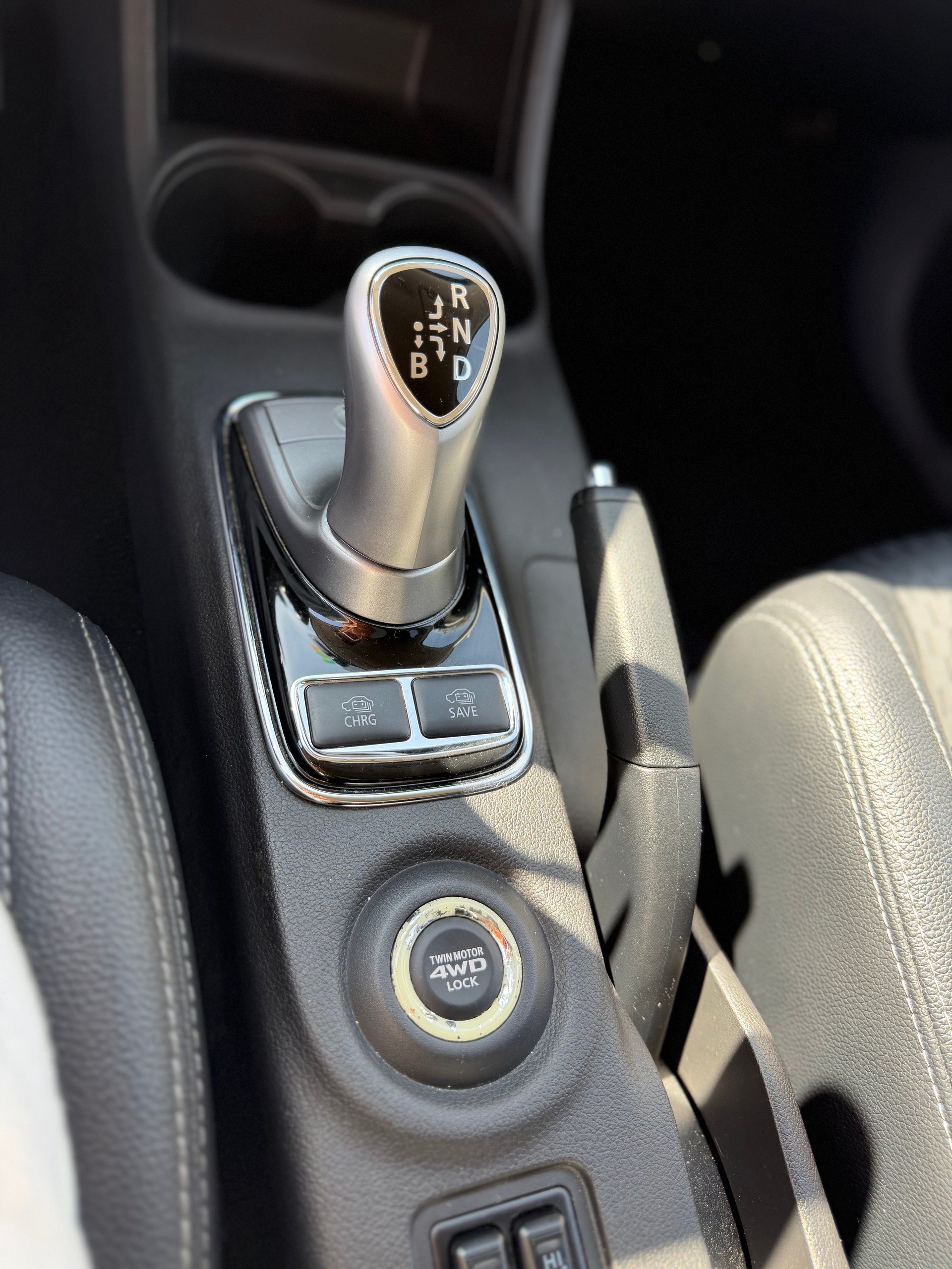 MITSUBISHI Outlander 2.0 PHEV Intense-image-9