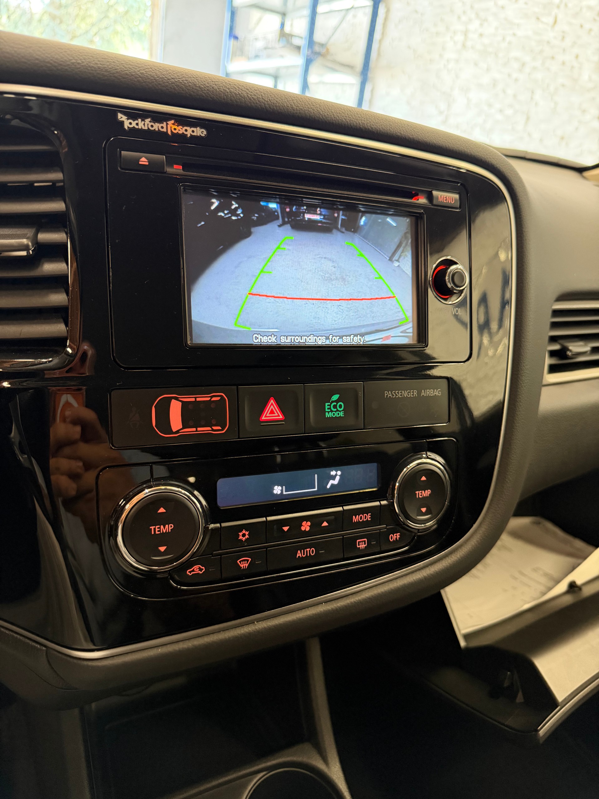 MITSUBISHI Outlander 2.0 PHEV Intense-image-11