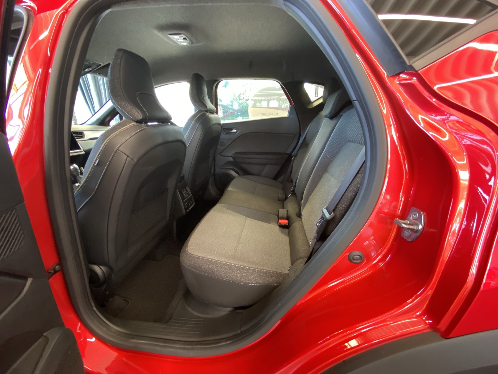 RENAULT Captur 1.3 TCe 140 techno-image-9