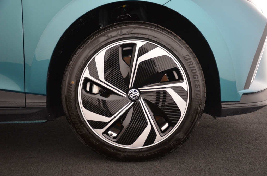 MG 4 EV 64kWh Premium Facelift-image-9