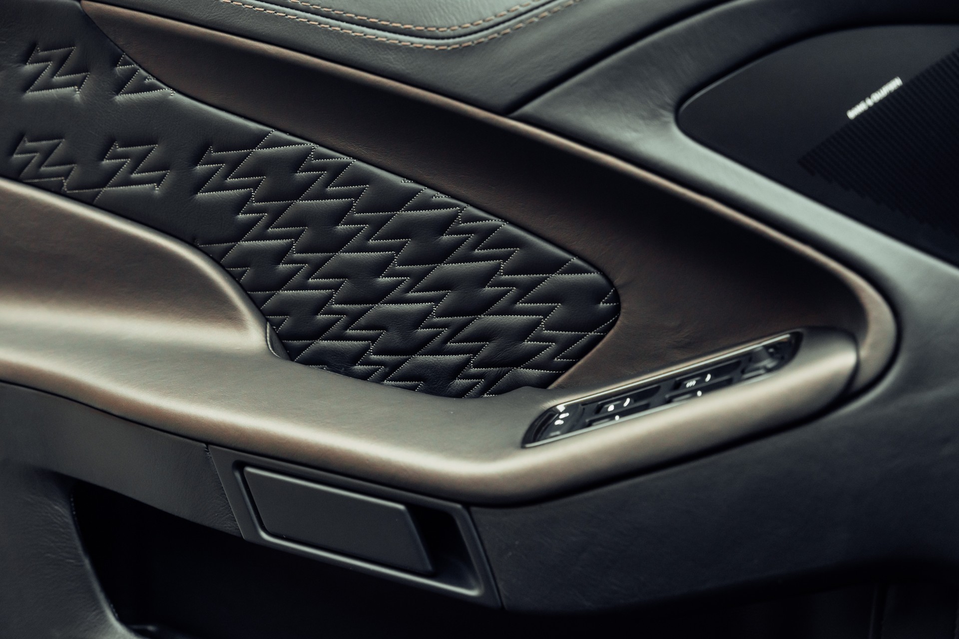ASTON MARTIN Vanquish Zagato Coupé Villa d'Este 61/99-image-12