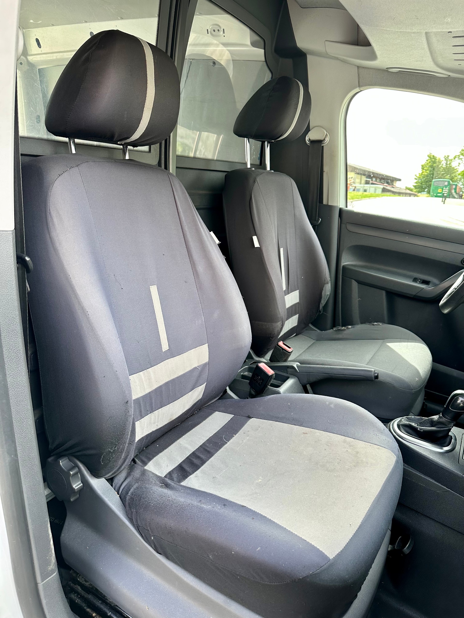 VW Caddy 1.6 TDI DSG-image-10
