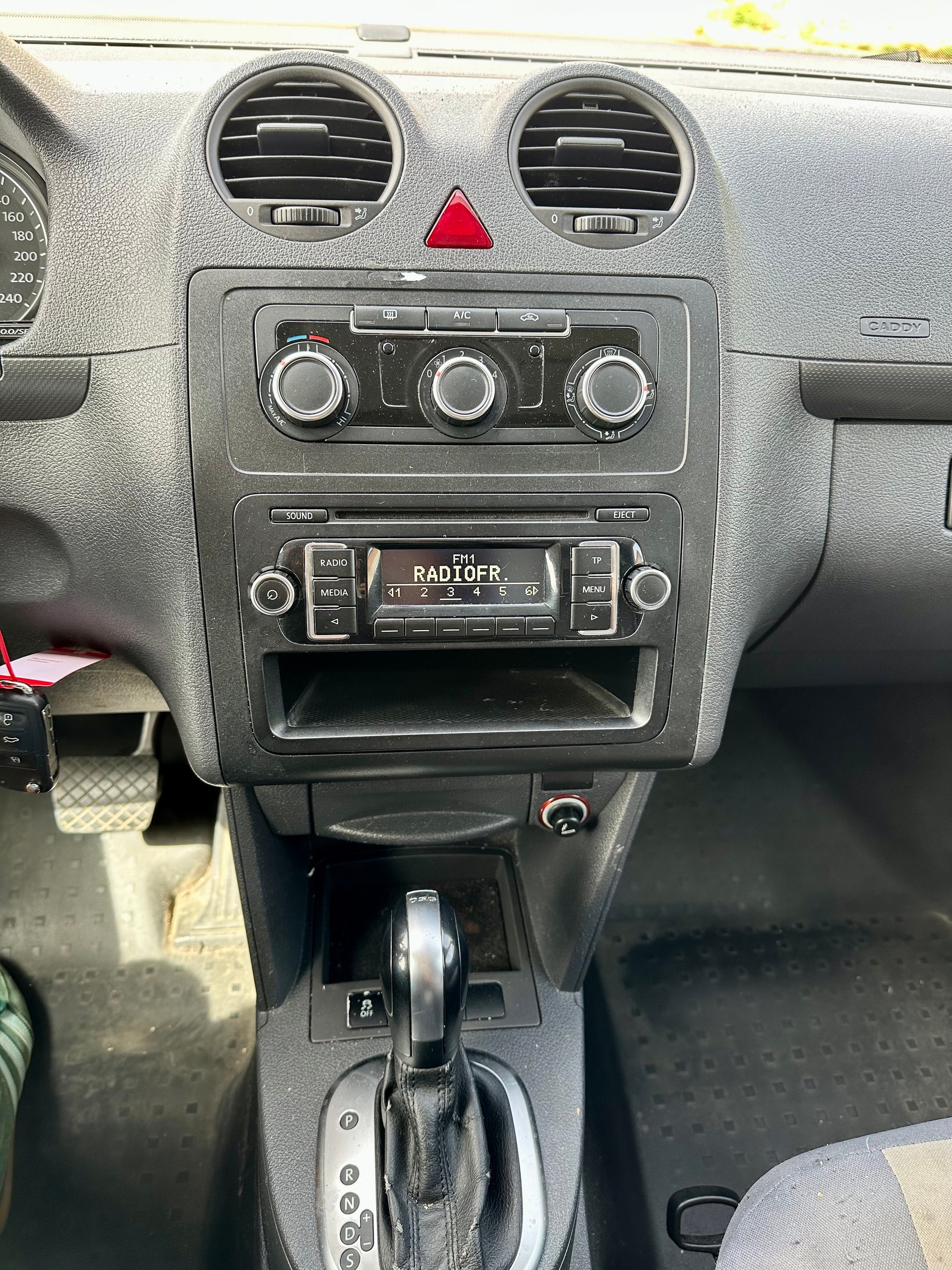 VW Caddy 1.6 TDI DSG-image-11