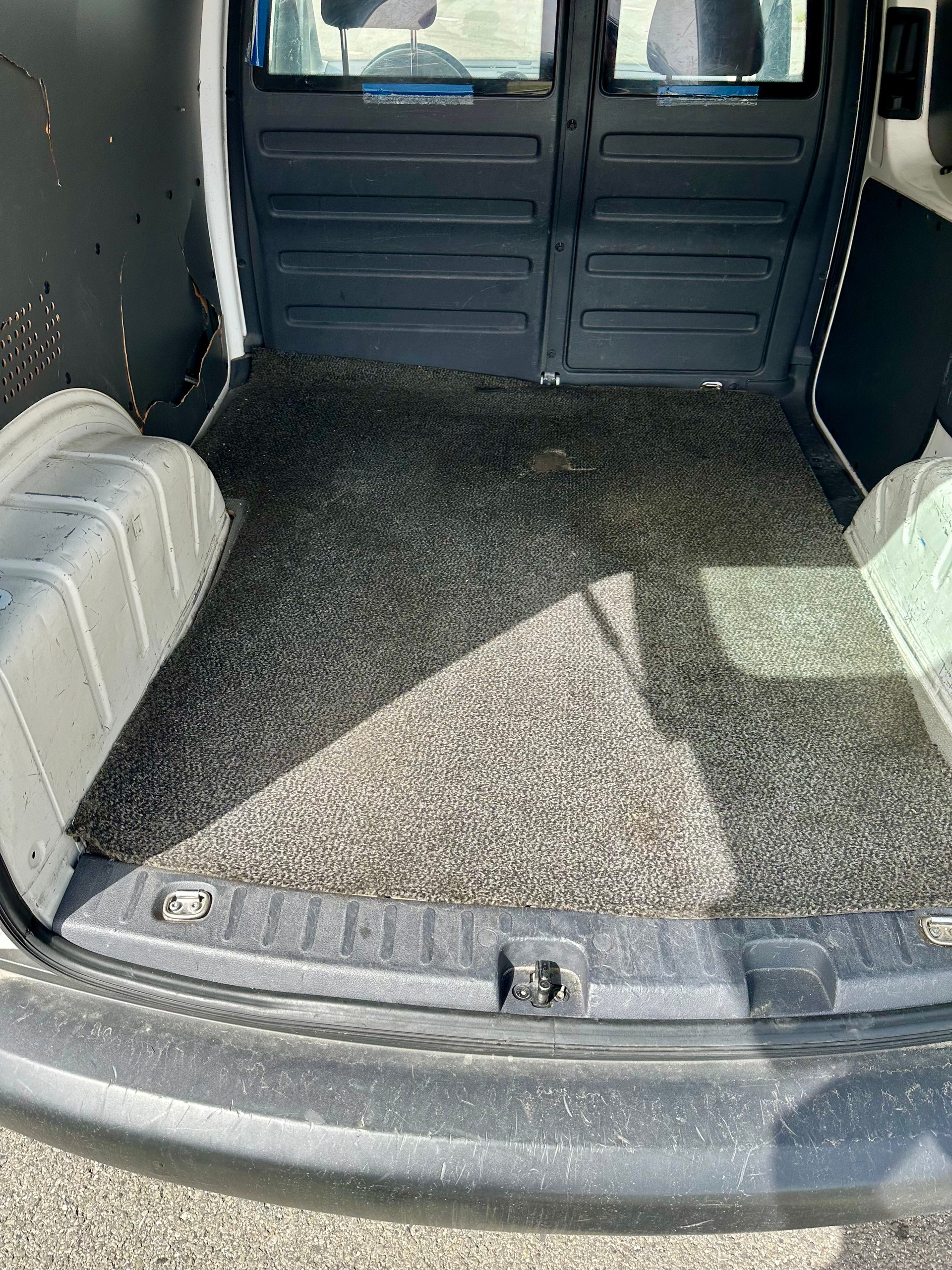 VW Caddy 1.6 TDI DSG-image-12