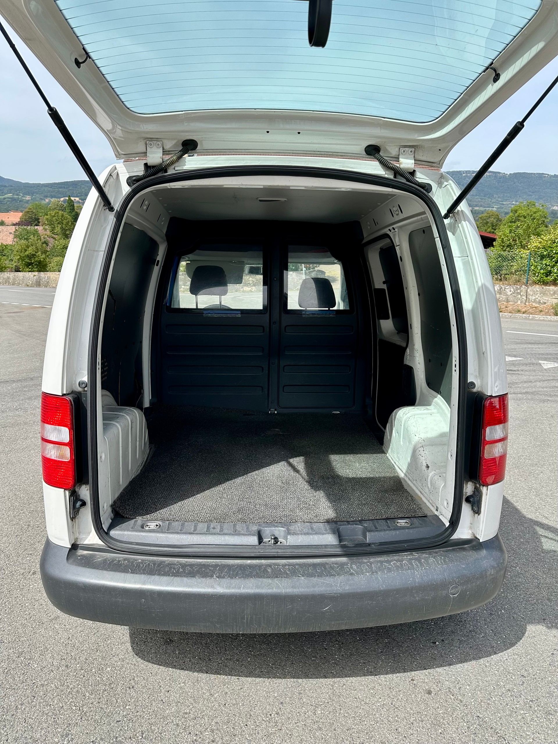 VW Caddy 1.6 TDI DSG-image-13