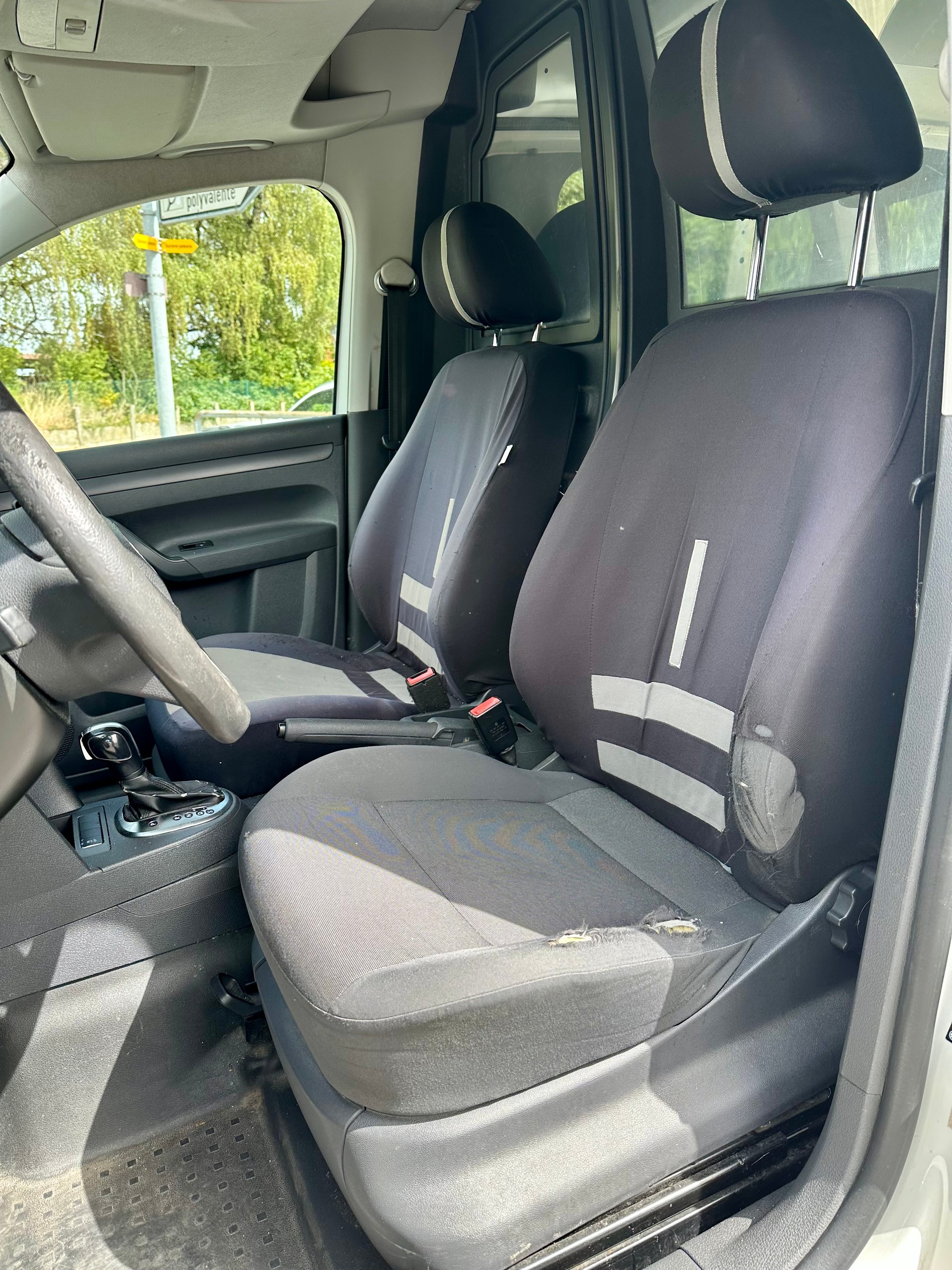 VW Caddy 1.6 TDI DSG-image-9