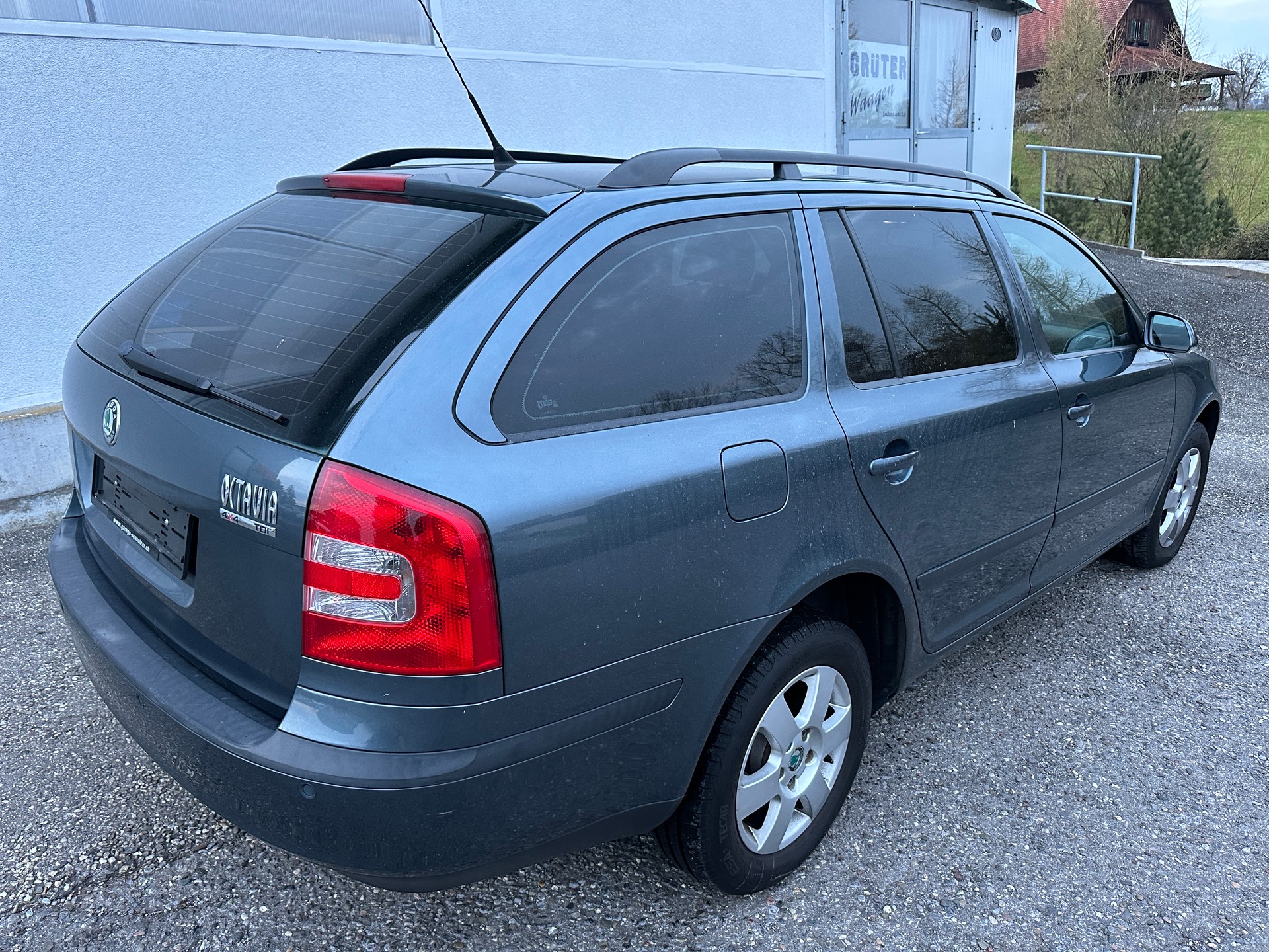 SKODA Octavia 1.9 TDI Adventure 4x4-image-2
