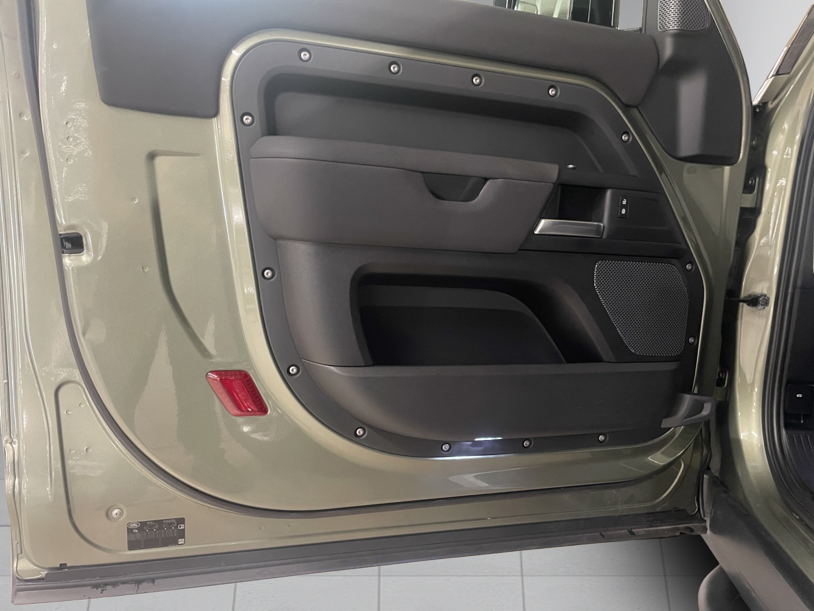 LAND ROVER Defender 110 P400 I6 X-Dynamic SE 3.0 AT8-image-7