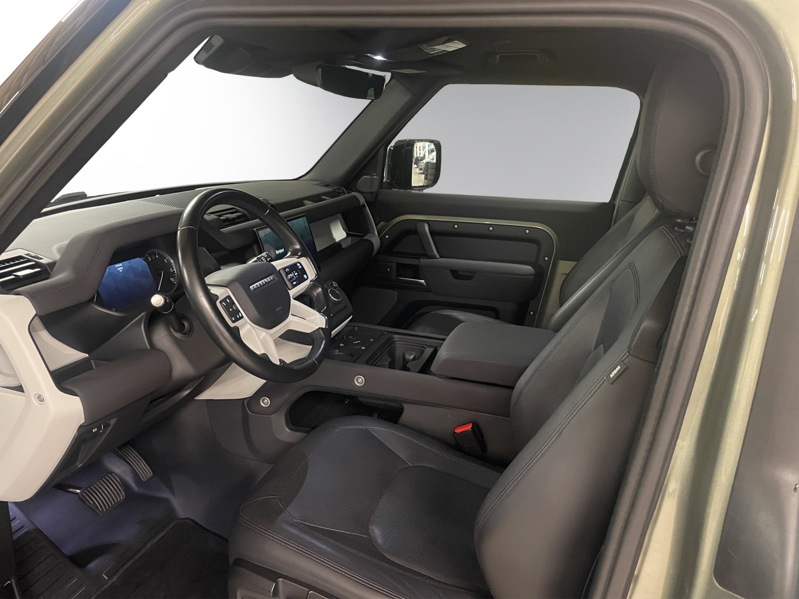 LAND ROVER Defender 110 P400 I6 X-Dynamic SE 3.0 AT8-image-8