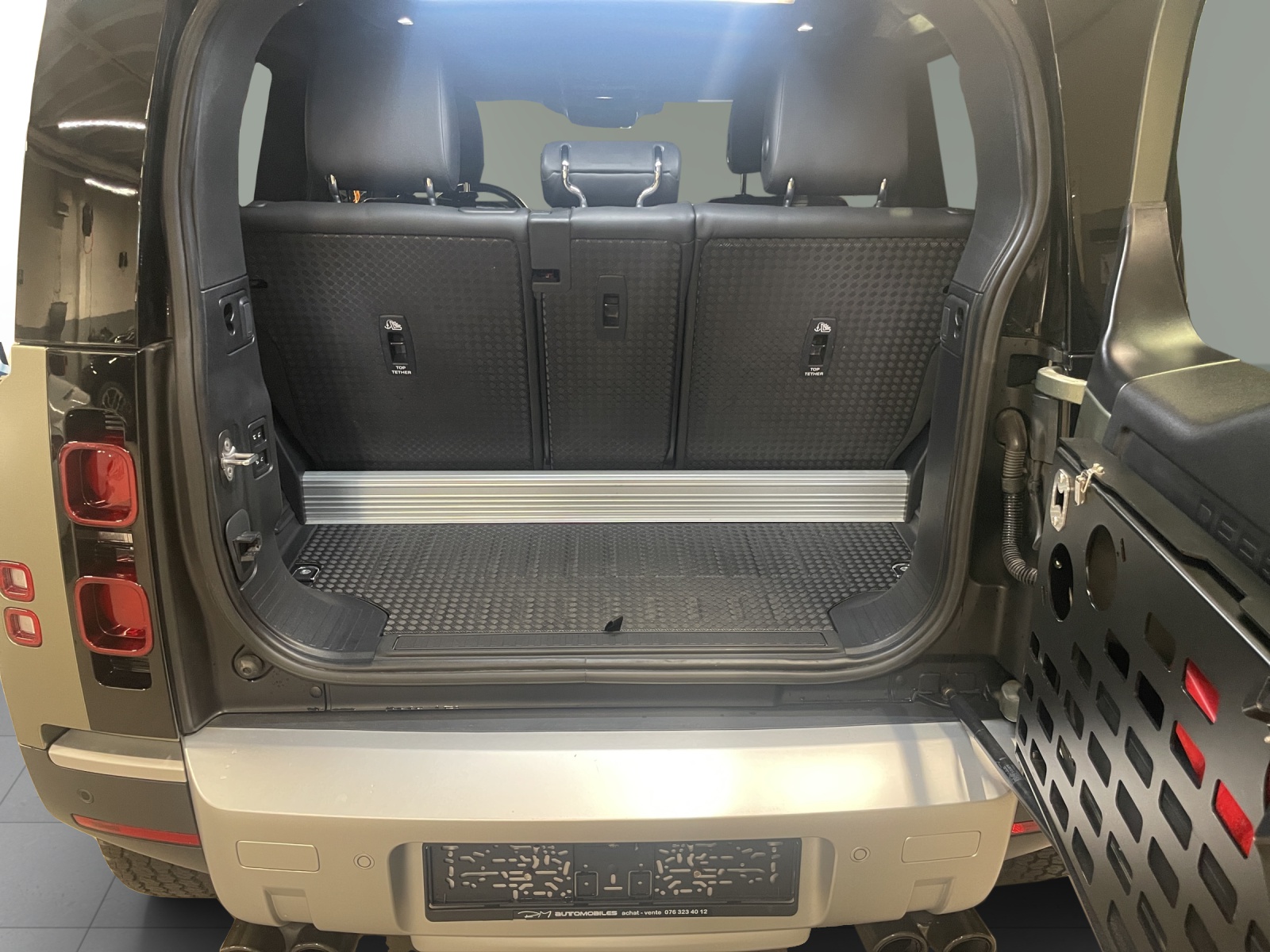 LAND ROVER Defender 110 P400 I6 X-Dynamic SE 3.0 AT8-image-5