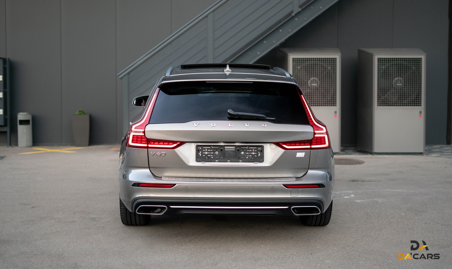 VOLVO V60 T6 eAWD Twin Engine Inscription Expression Geartronic-image-4
