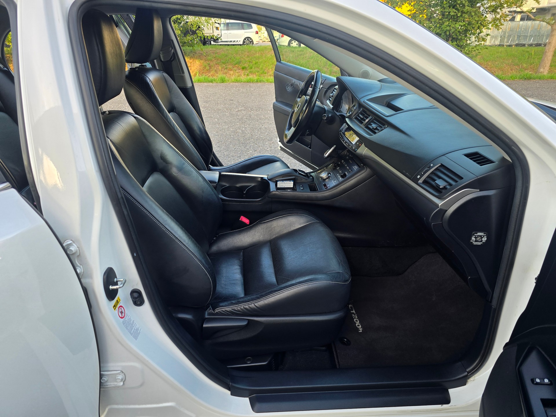 LEXUS CT 200h 1.8 excellence CVT-image-14