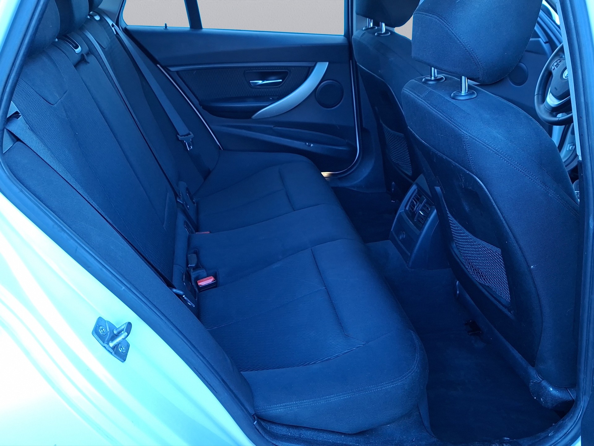 BMW 320d Touring Steptronic-image-14
