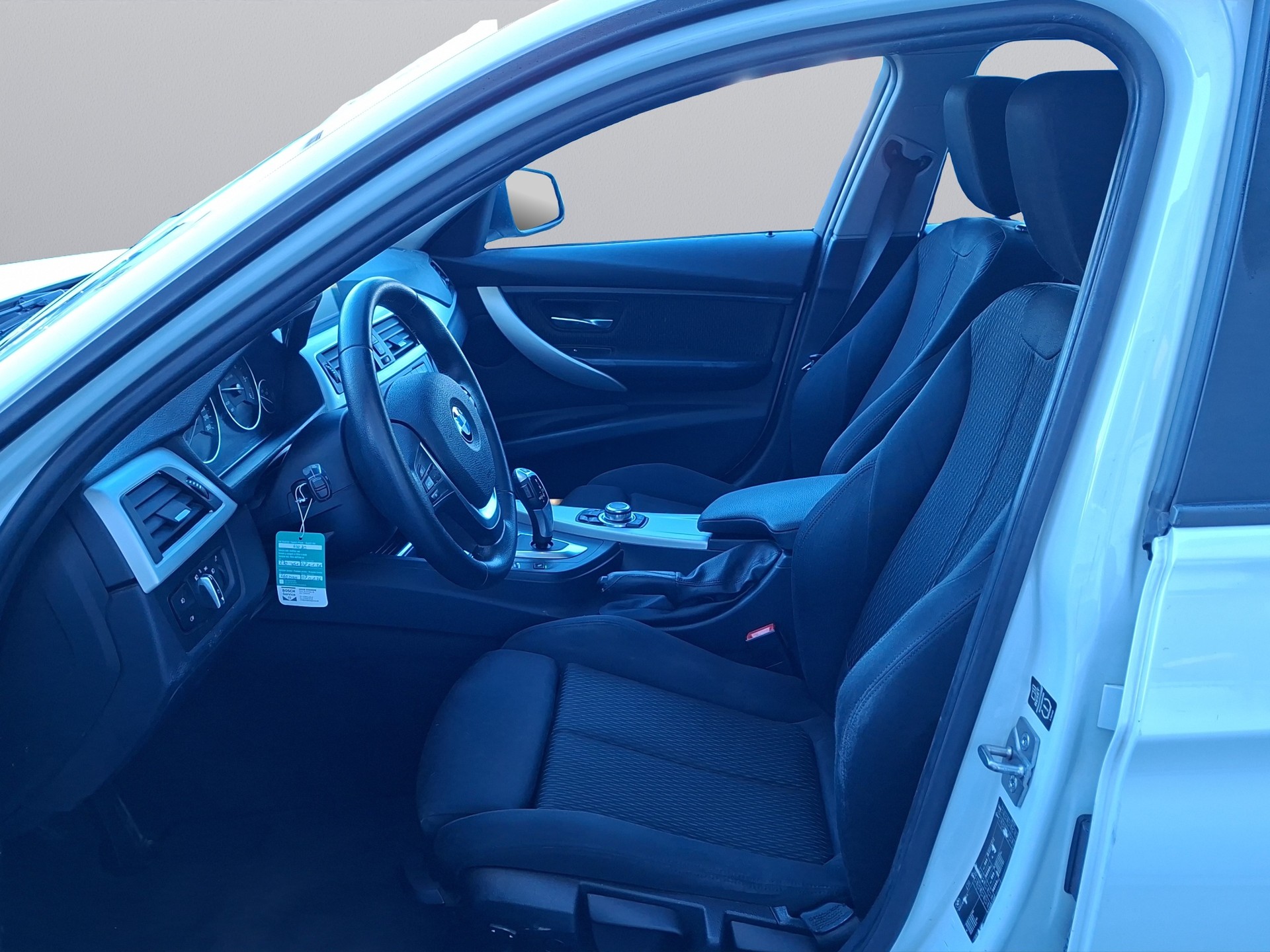 BMW 320d Touring Steptronic-image-8