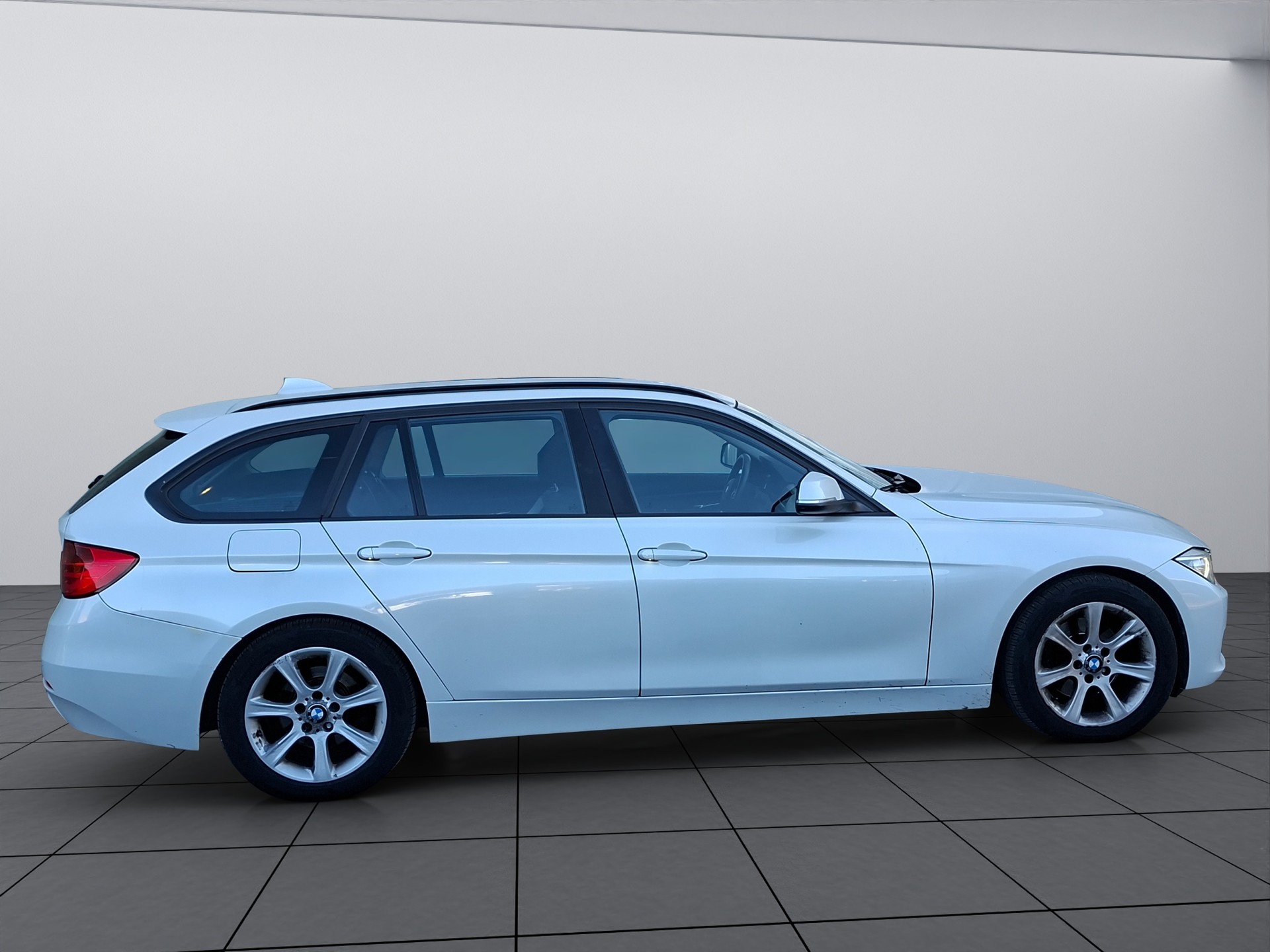 BMW 320d Touring Steptronic-image-6