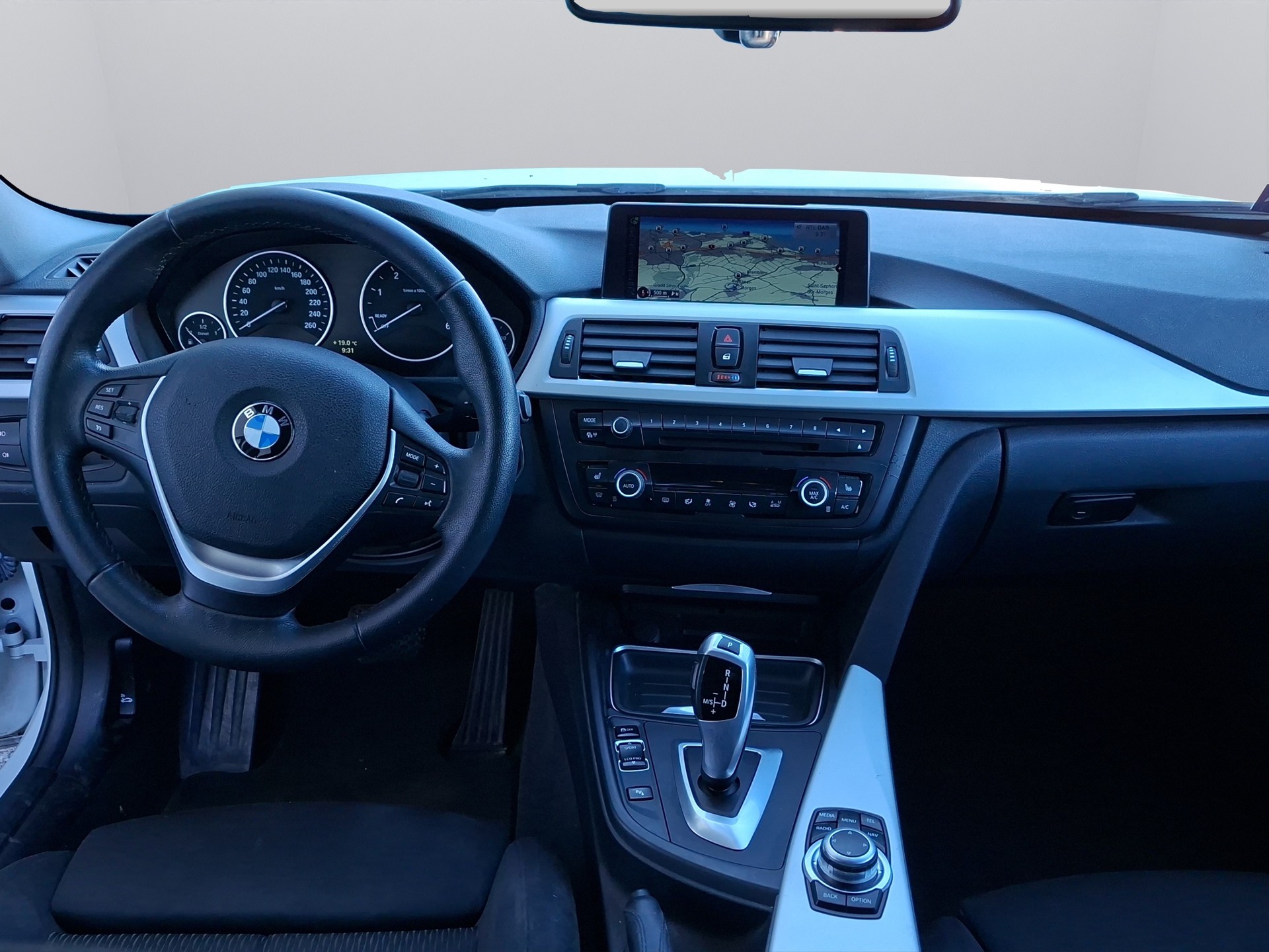 BMW 320d Touring Steptronic-image-12