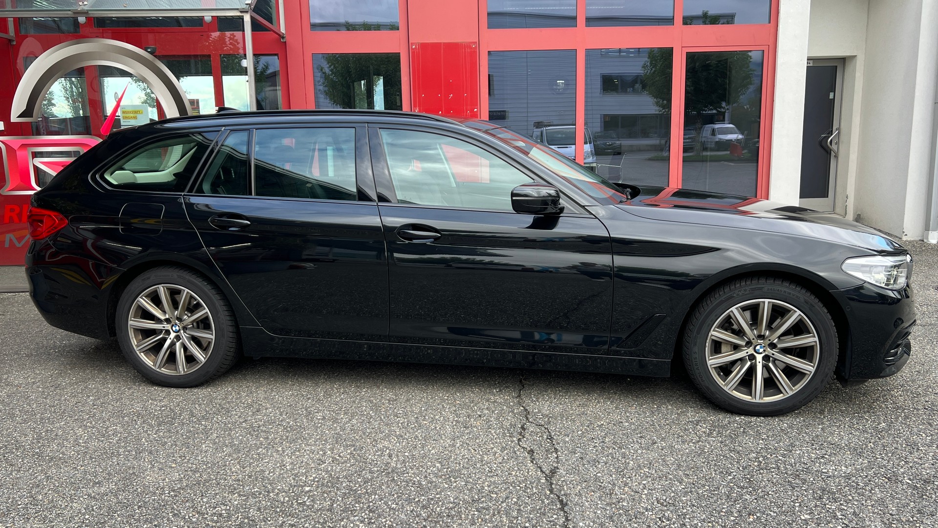 BMW 530d xDrive Touring Sport Line Steptronic-image-4