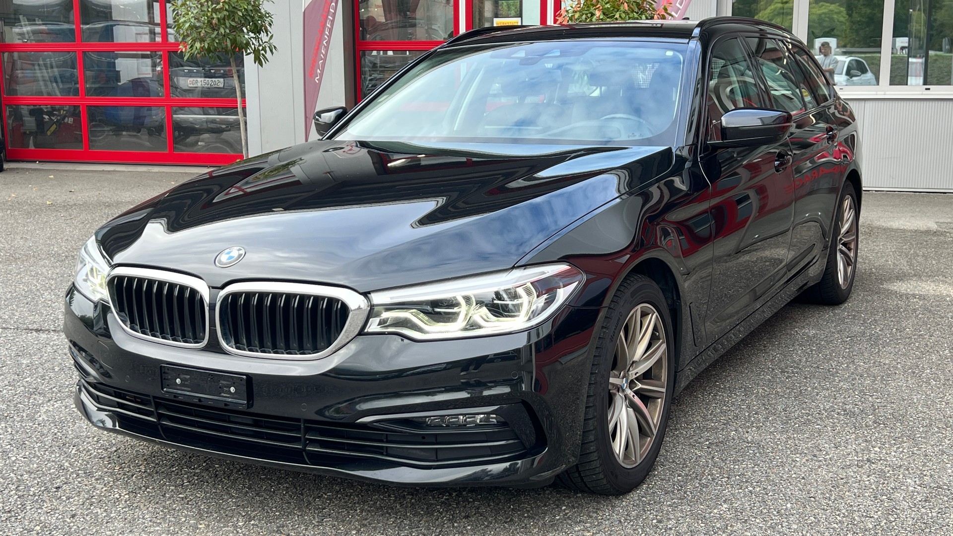 BMW 530d xDrive Touring Sport Line Steptronic-image-2