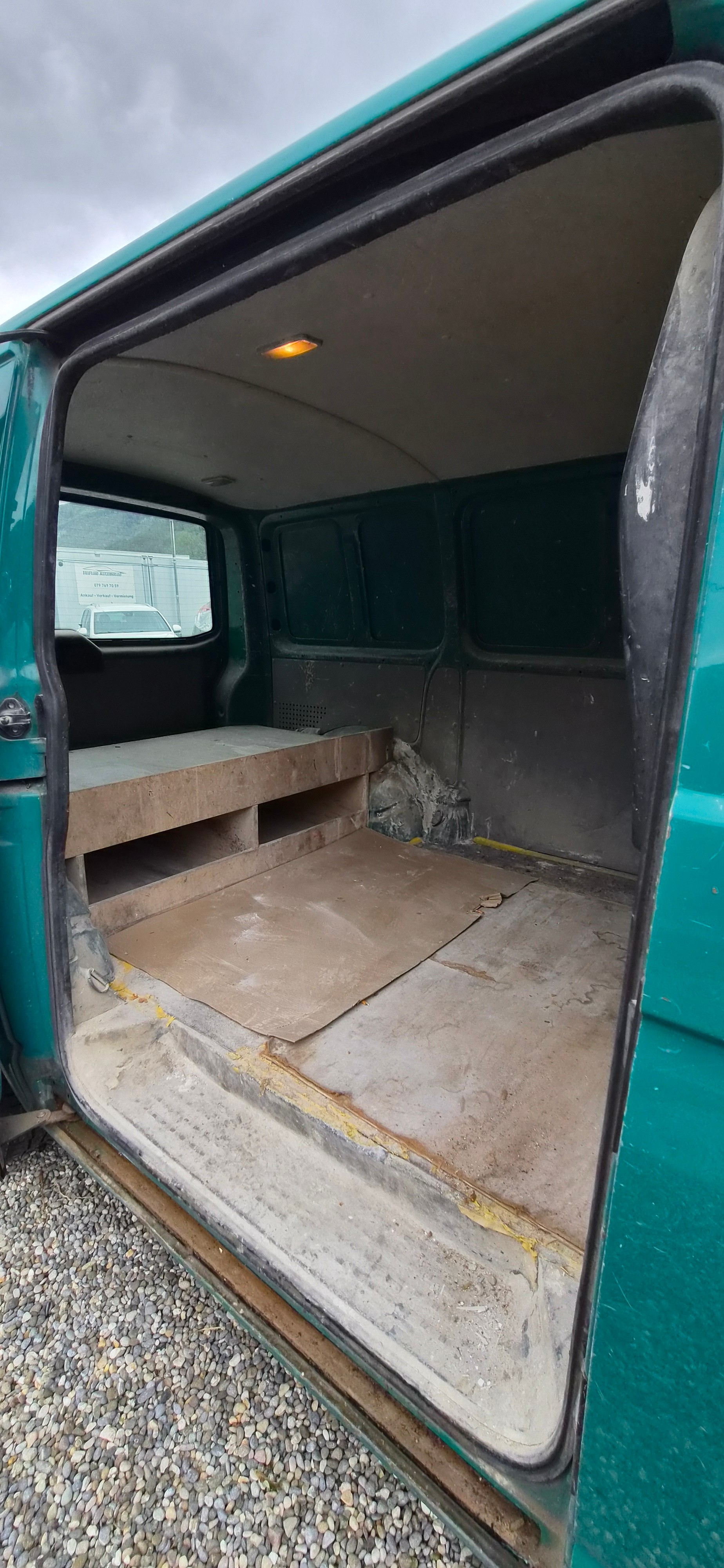 VW T5 2.0 TDI-image-6