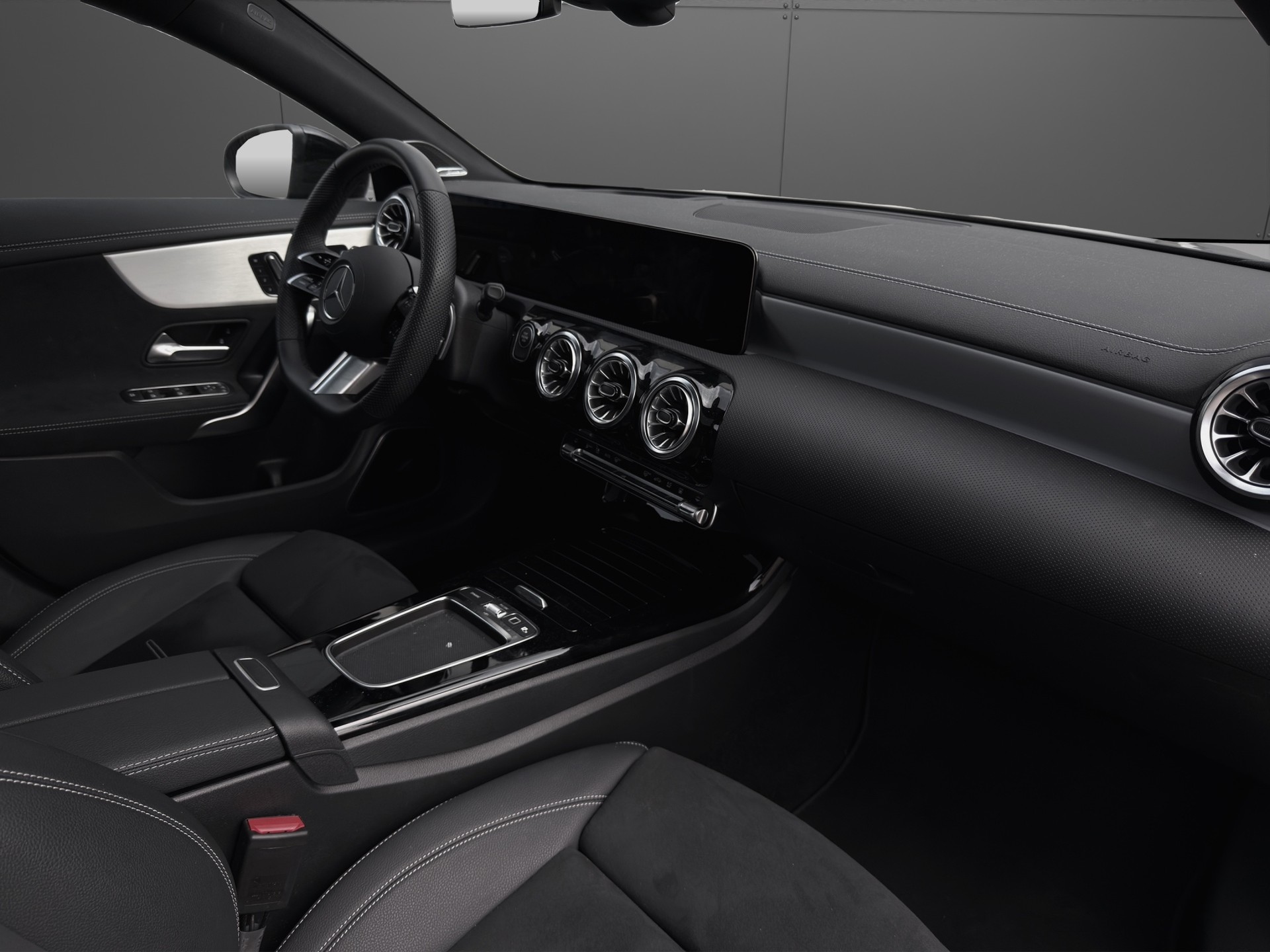 MERCEDES-BENZ CLA 250 e EQ Star AMG Line Shooting Brake-image-12