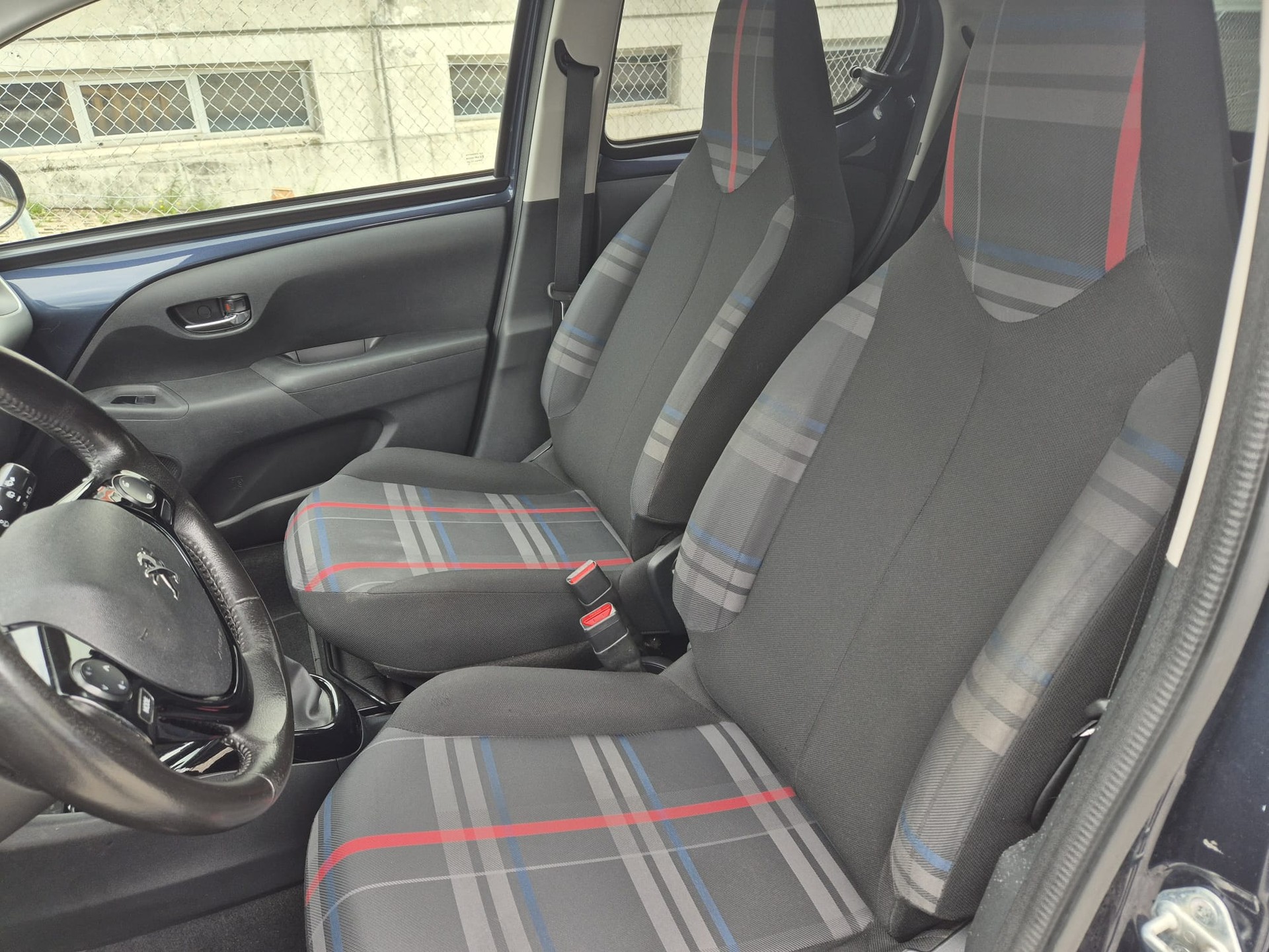 PEUGEOT 108 1.2 VTi Allure-image-10
