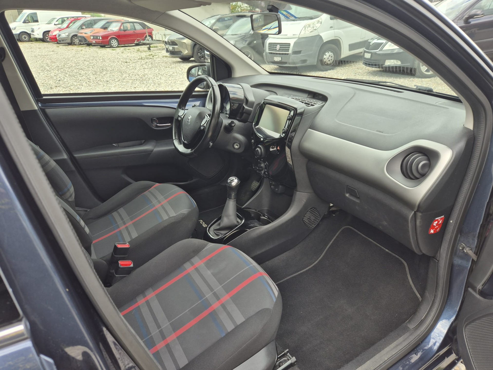 PEUGEOT 108 1.2 VTi Allure-image-11