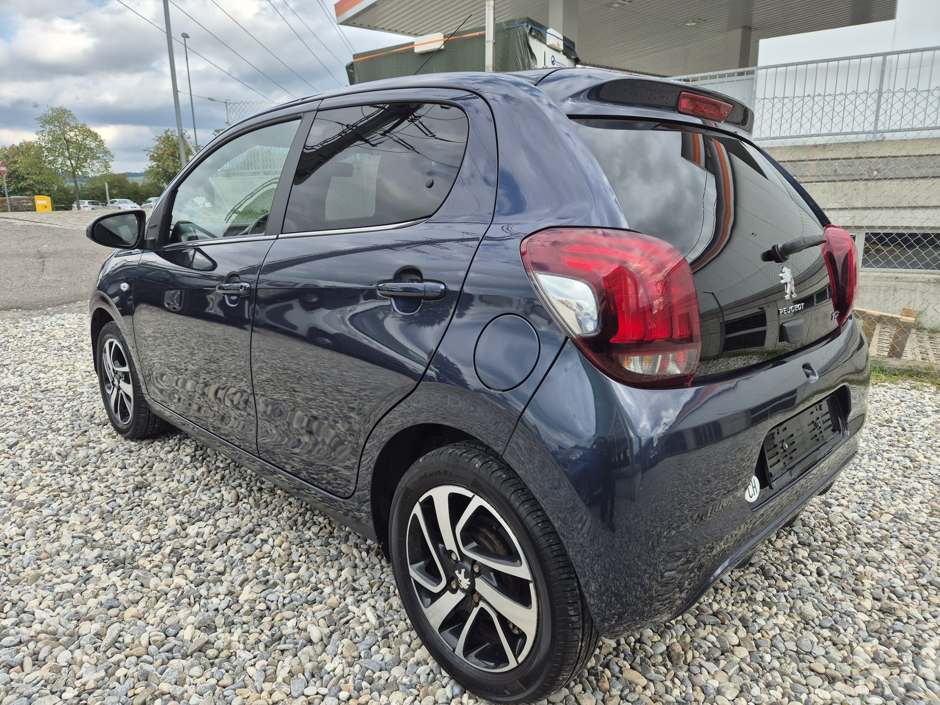 PEUGEOT 108 1.2 VTi Allure-image-5