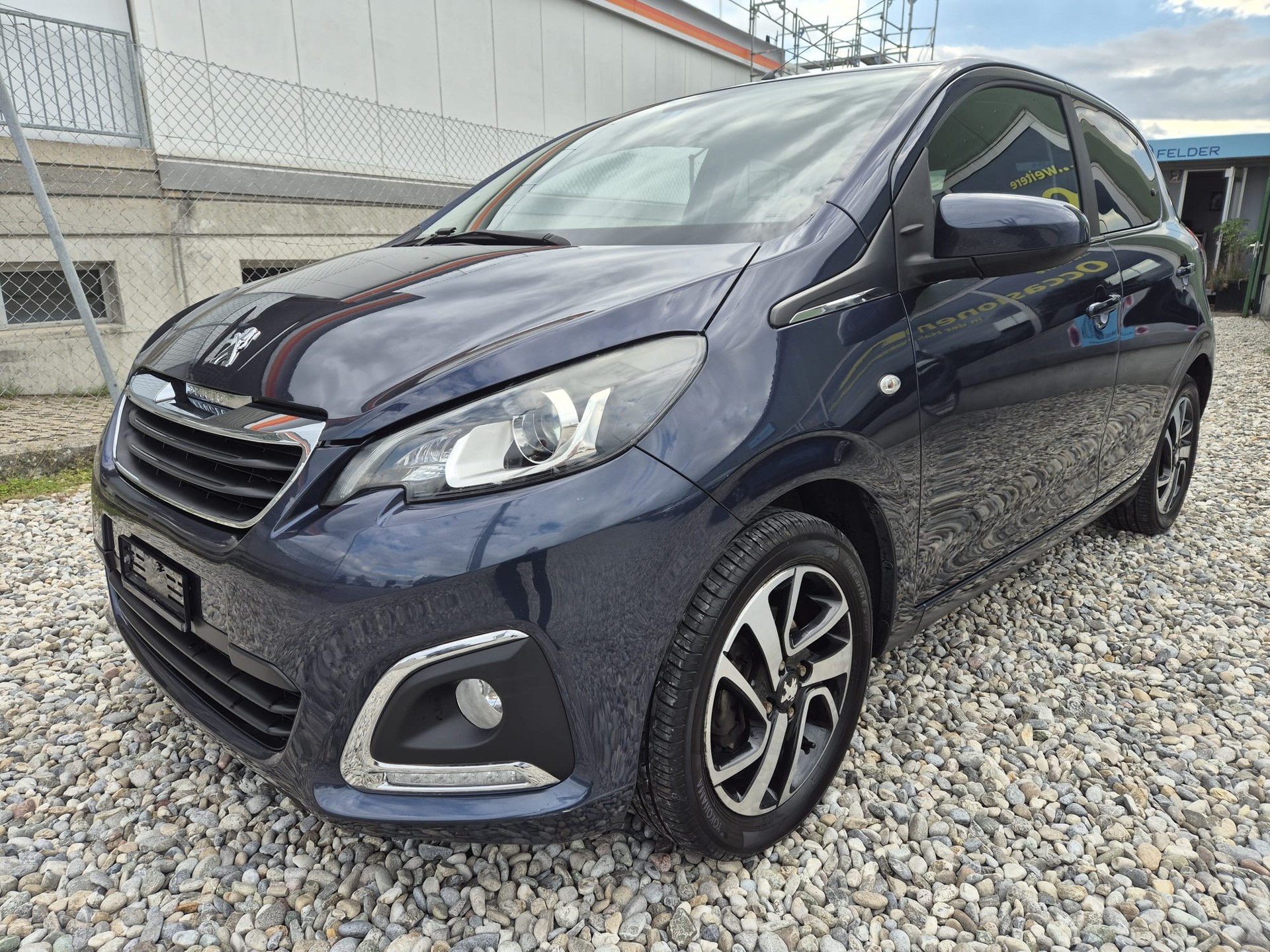 PEUGEOT 108 1.2 VTi Allure-image-2