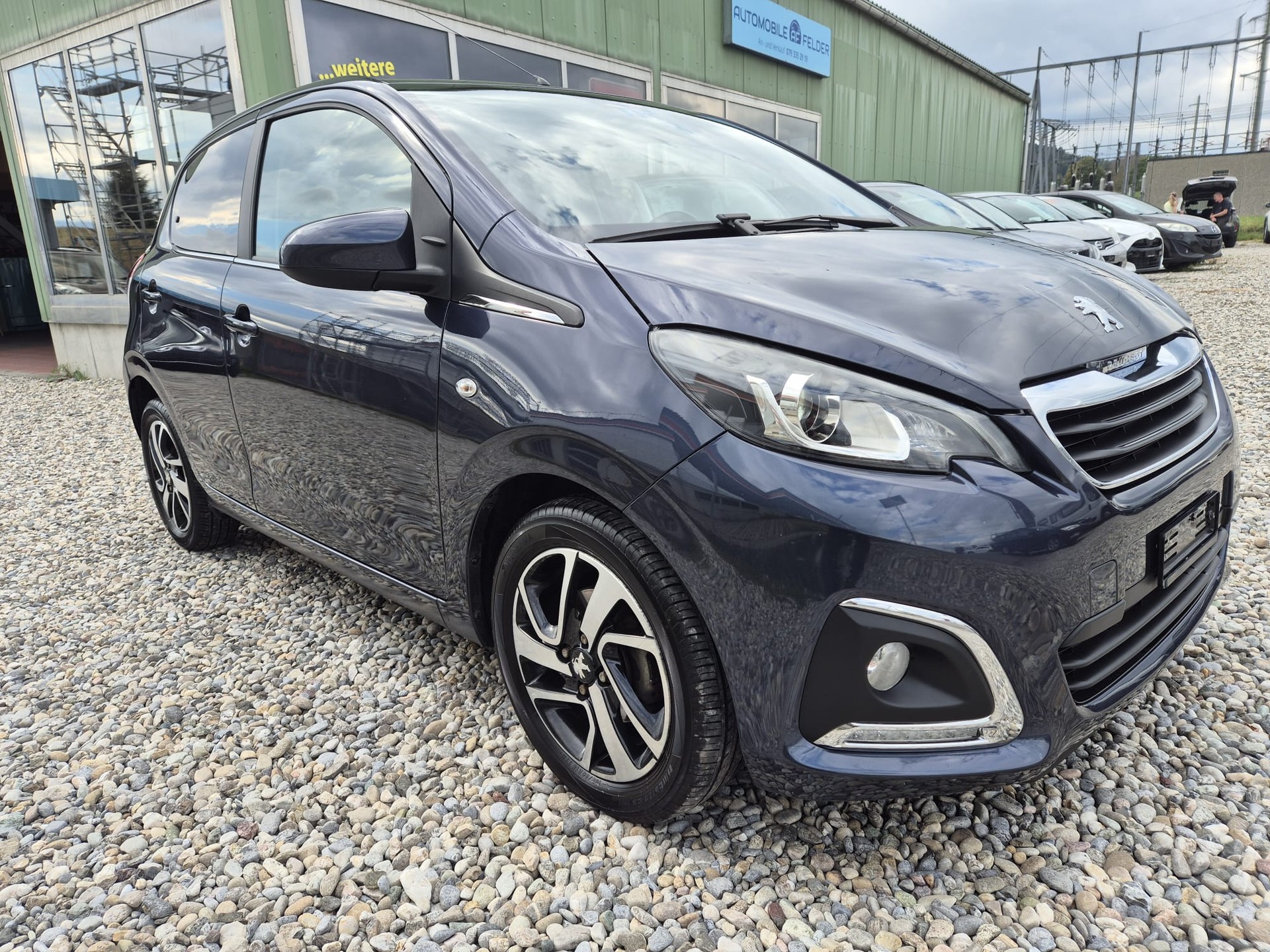 PEUGEOT 108 1.2 VTi Allure-image-1