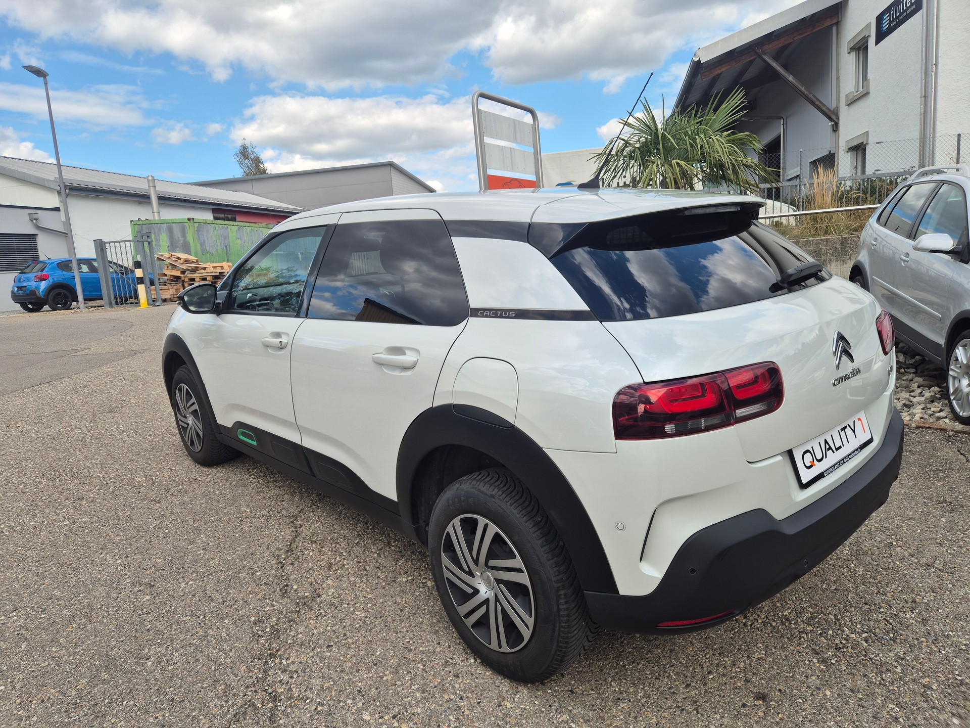 CITROEN C4 Cactus 1.2 e-THP Shine Editionl EAT6-image-2