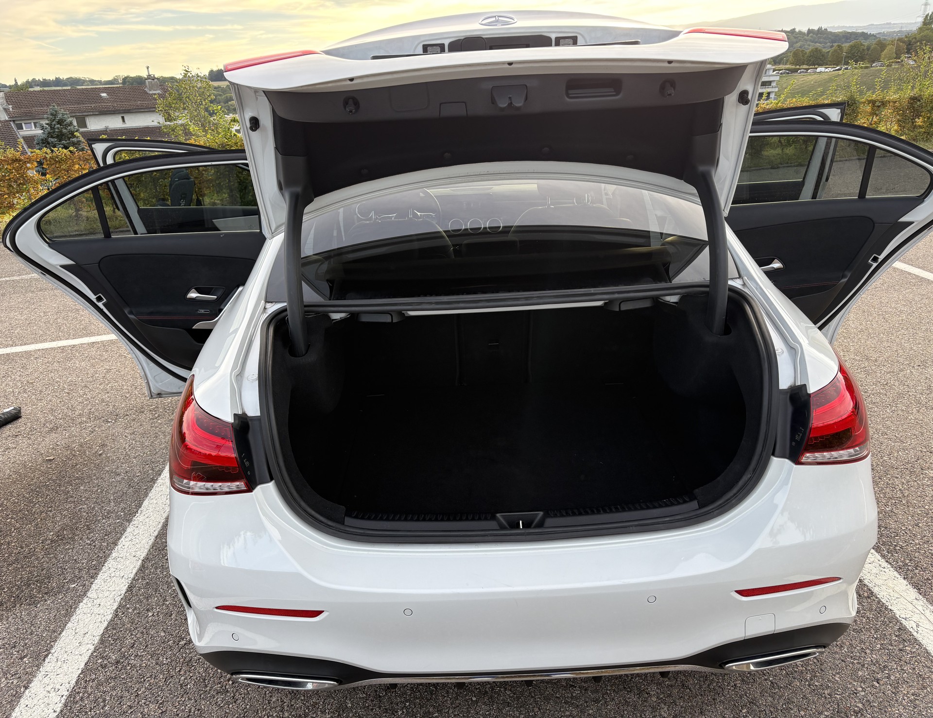 MERCEDES-BENZ A180 AMG Line Limousine 7G-DCT-image-13