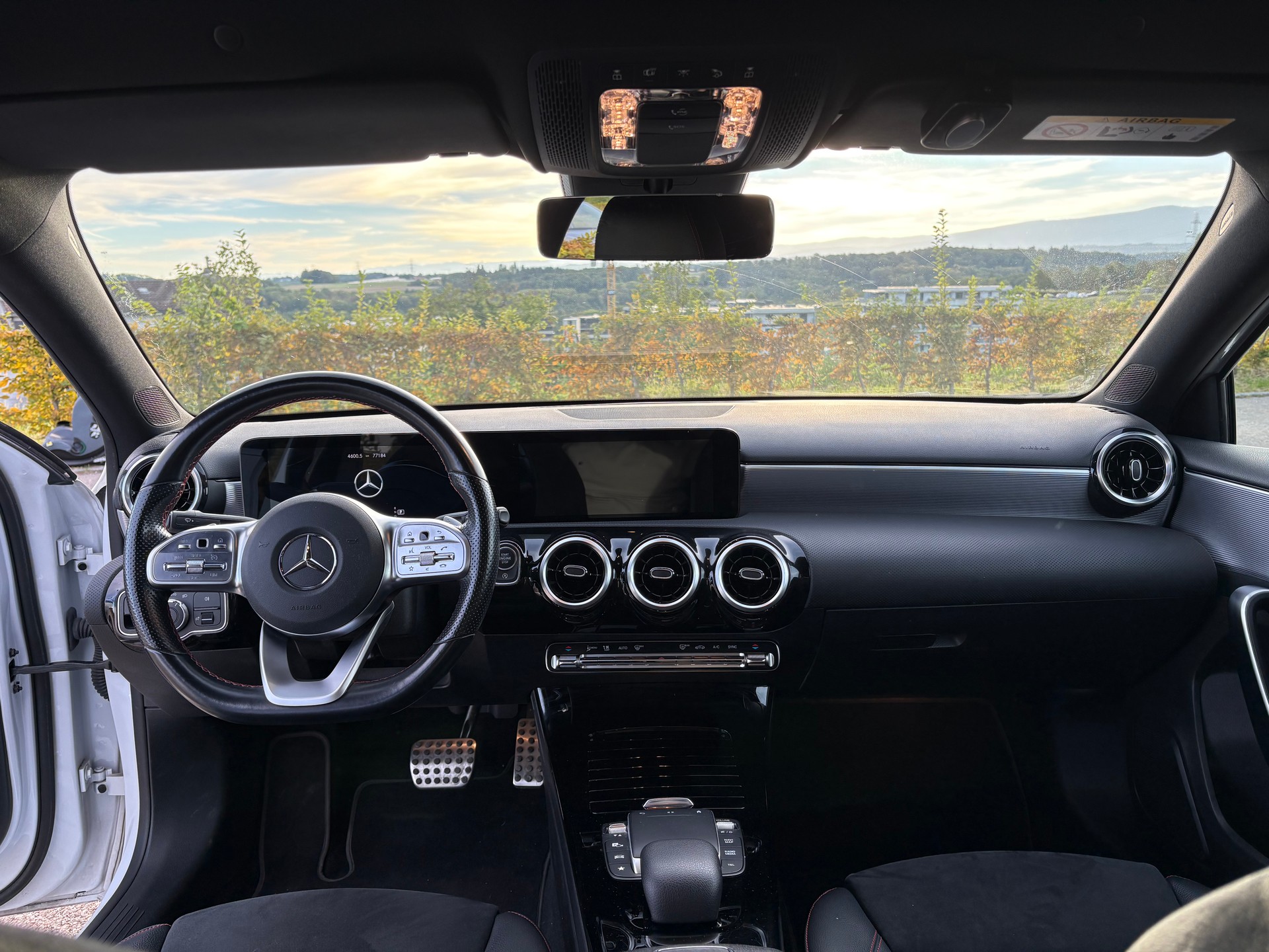 MERCEDES-BENZ A180 AMG Line Limousine 7G-DCT-image-14