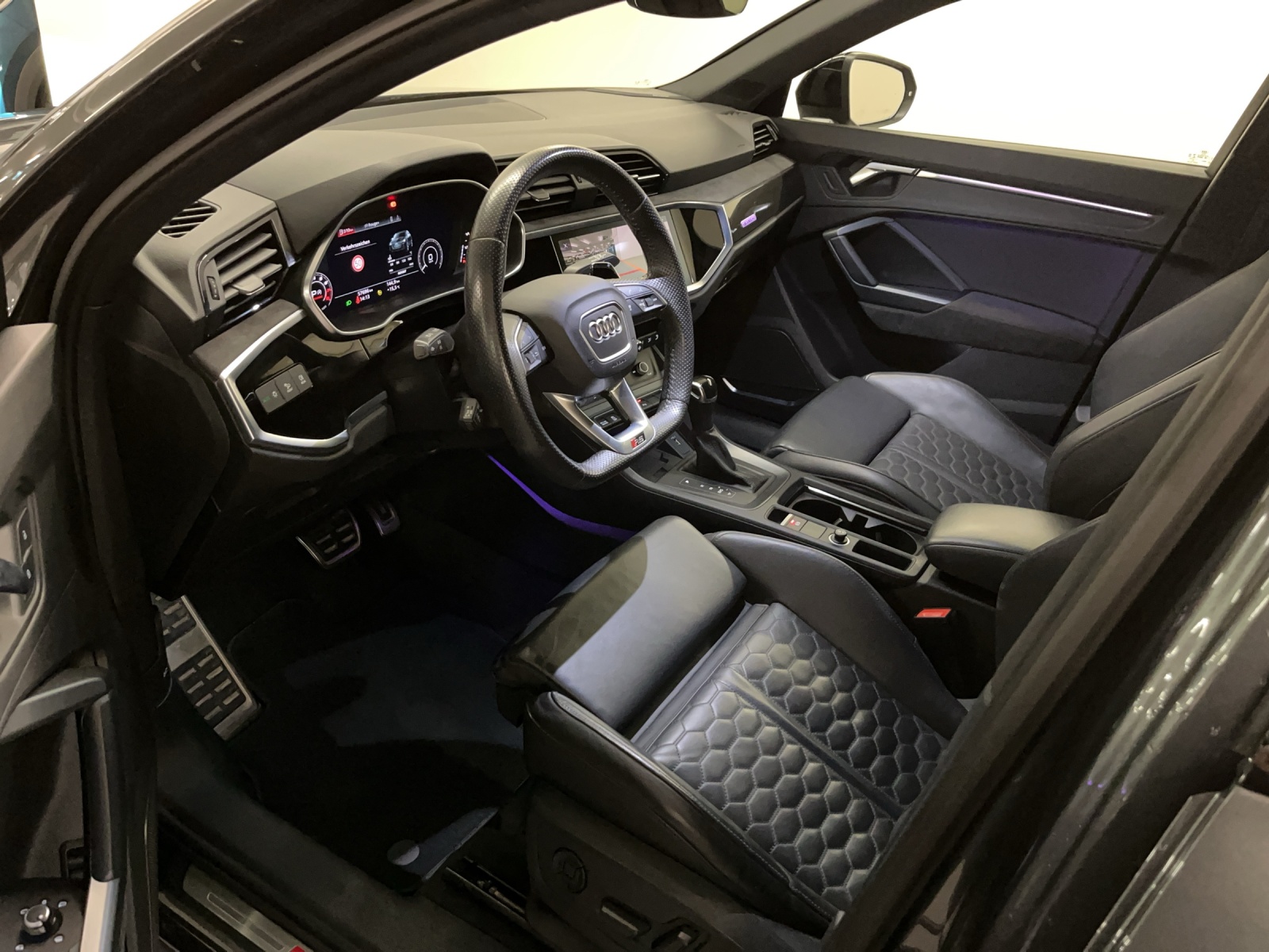 AUDI RS Q3 Sportback 2.5 TFSI quattro S-Tronic-image-6