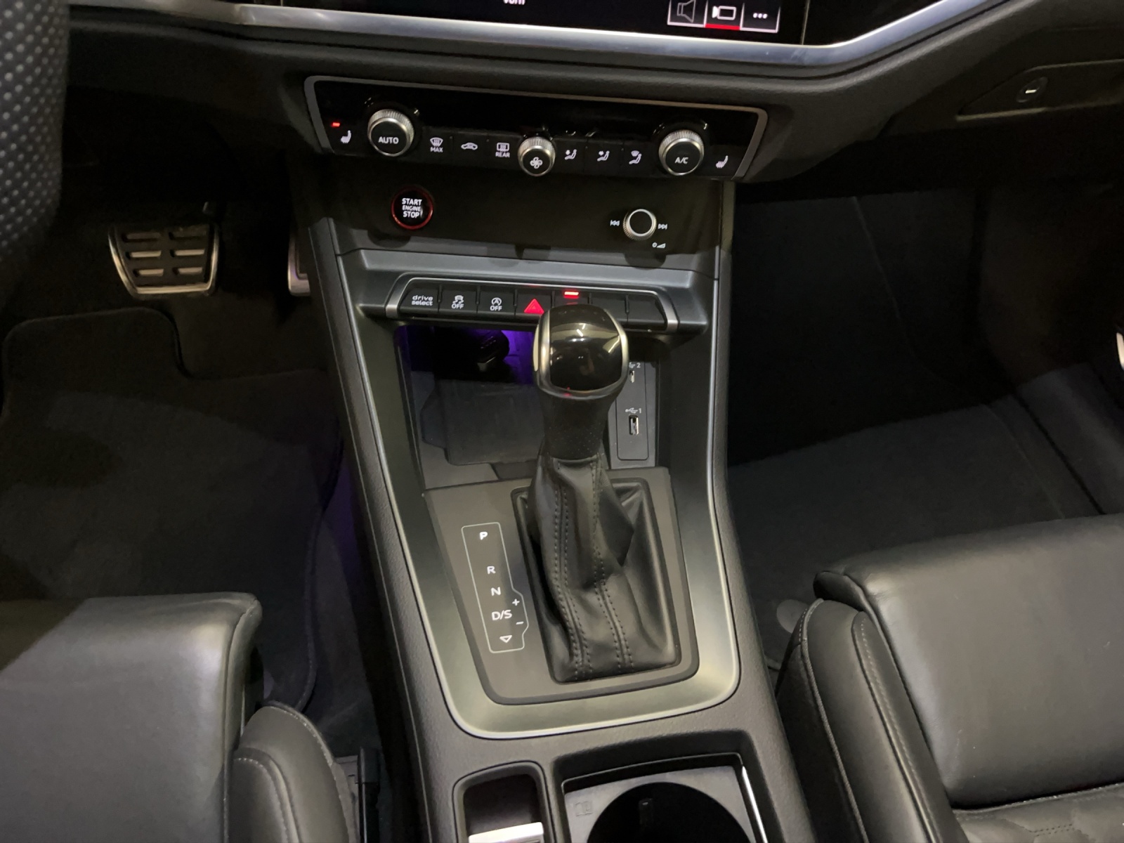 AUDI RS Q3 Sportback 2.5 TFSI quattro S-Tronic-image-12