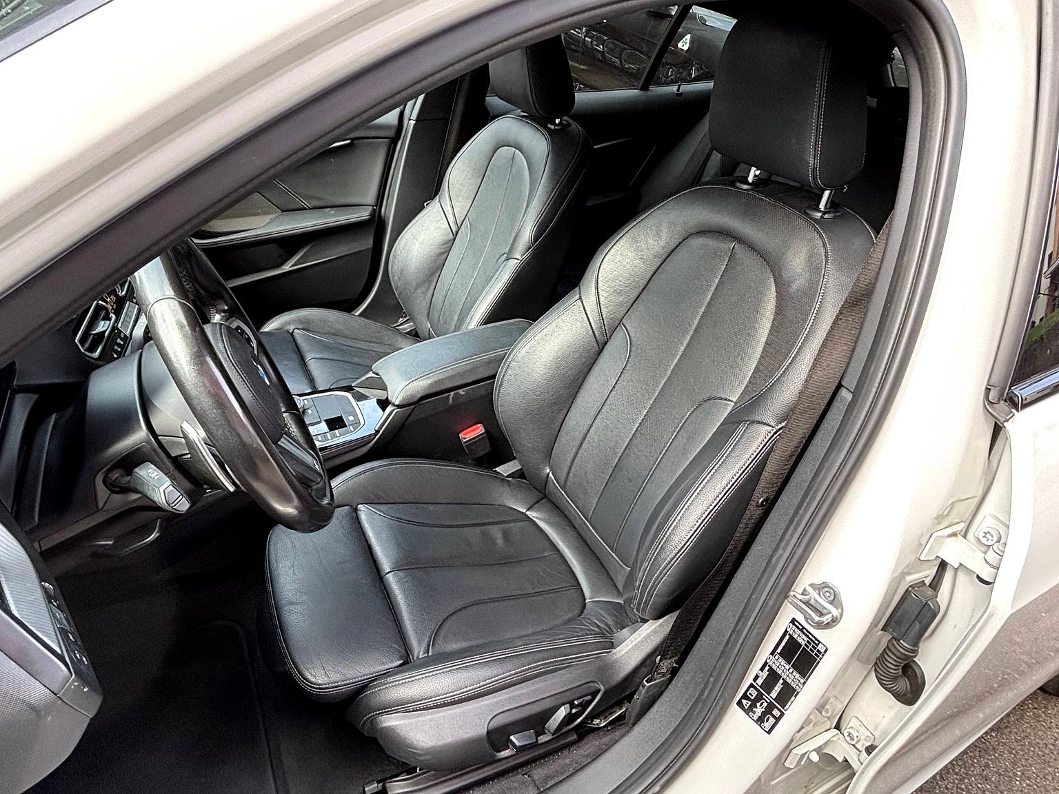 BMW 120d xDrive M Sport Steptronic SAG-image-5