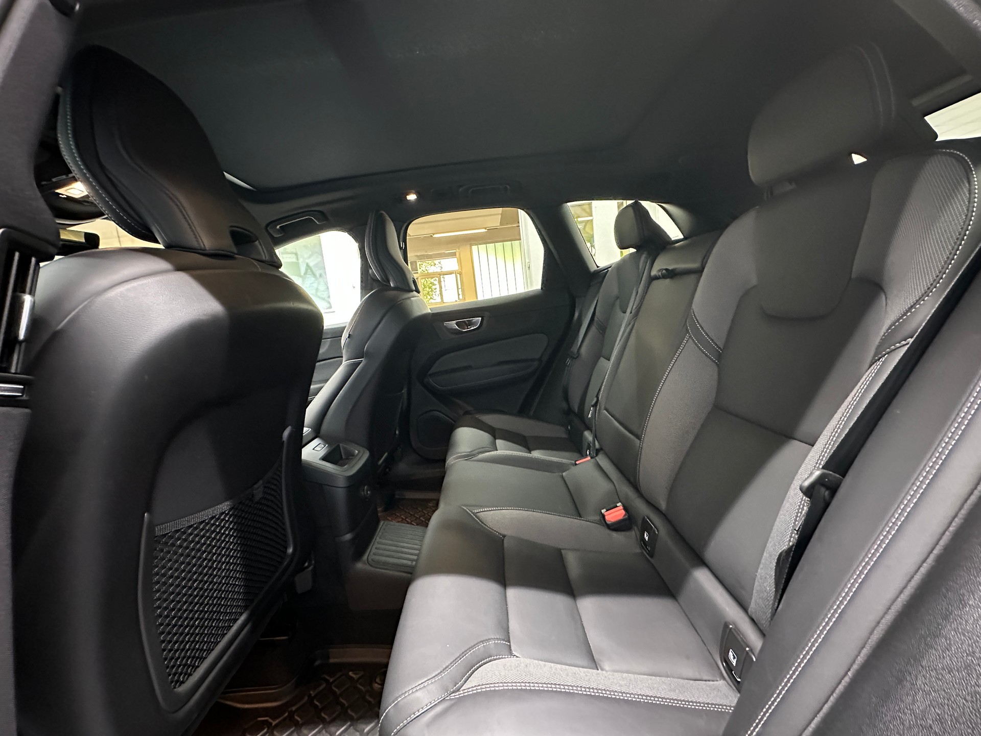 VOLVO XC60 T8 eAWD PluginHybrid Ultimate Dark Geartronic-image-9