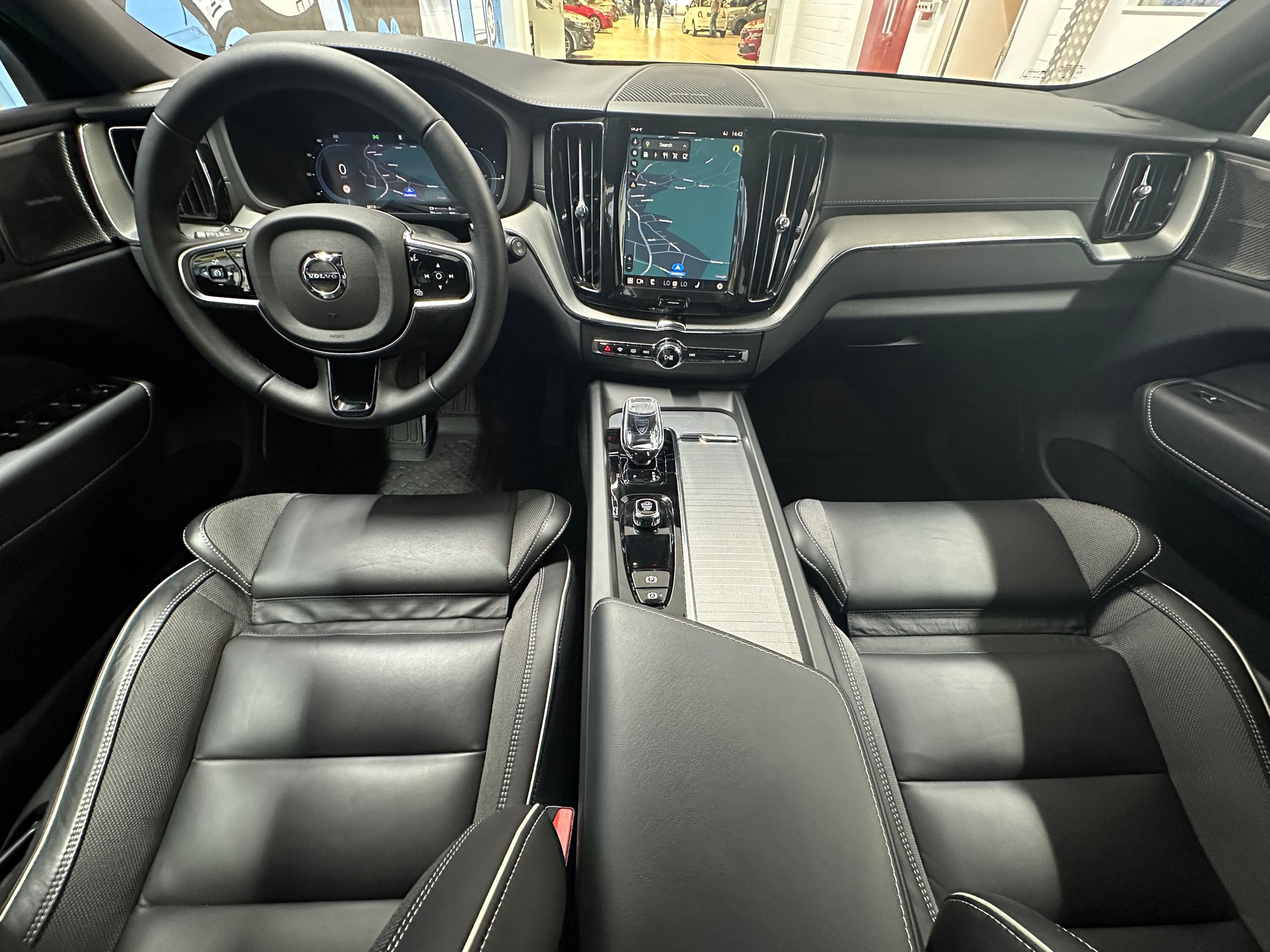 VOLVO XC60 T8 eAWD PluginHybrid Ultimate Dark Geartronic-image-10