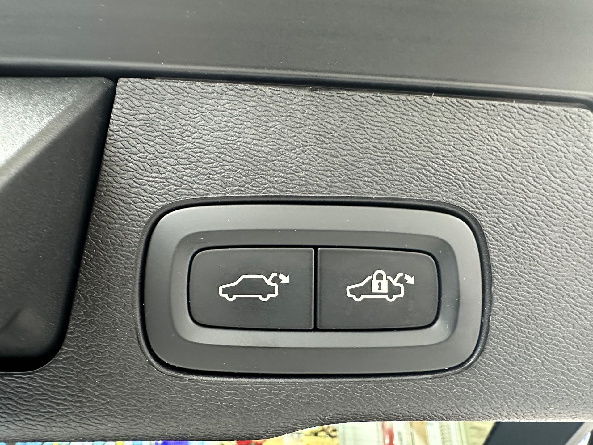 VOLVO XC60 T8 eAWD PluginHybrid Ultimate Dark Geartronic-image-7